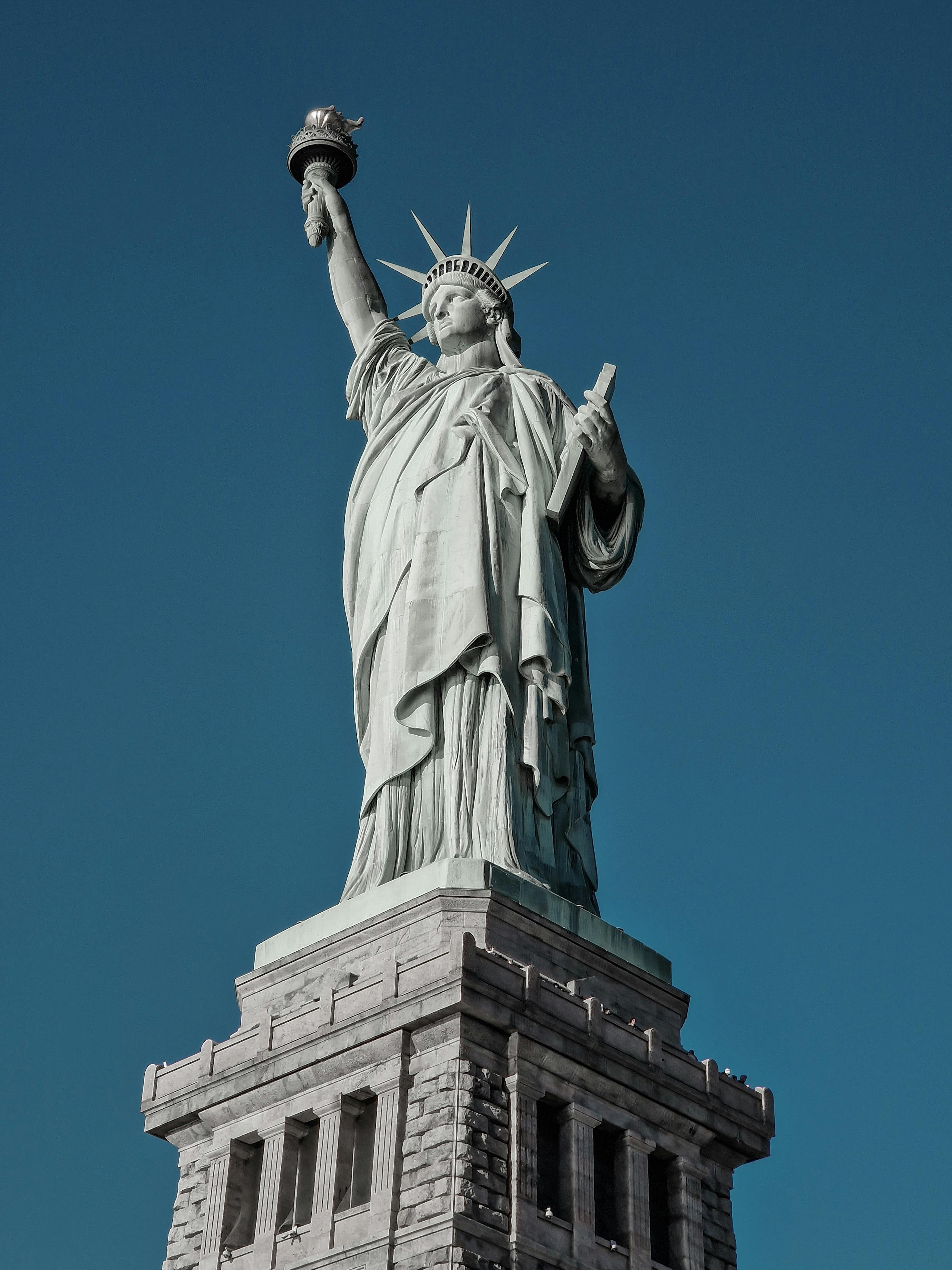 2954x3938 Statue of Liberty and Flag of USA · Free