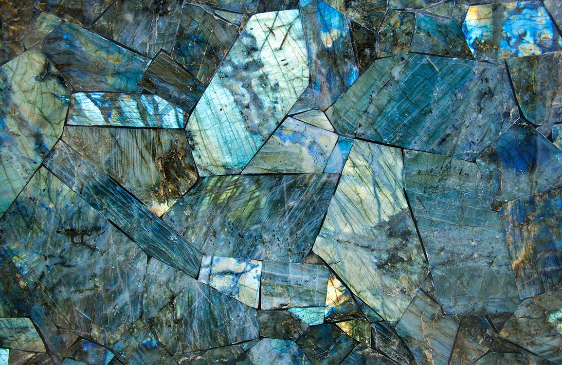 1155x750 Iridescent Blue Gemstone Patterned Wallpaper for Luxe Interior Design