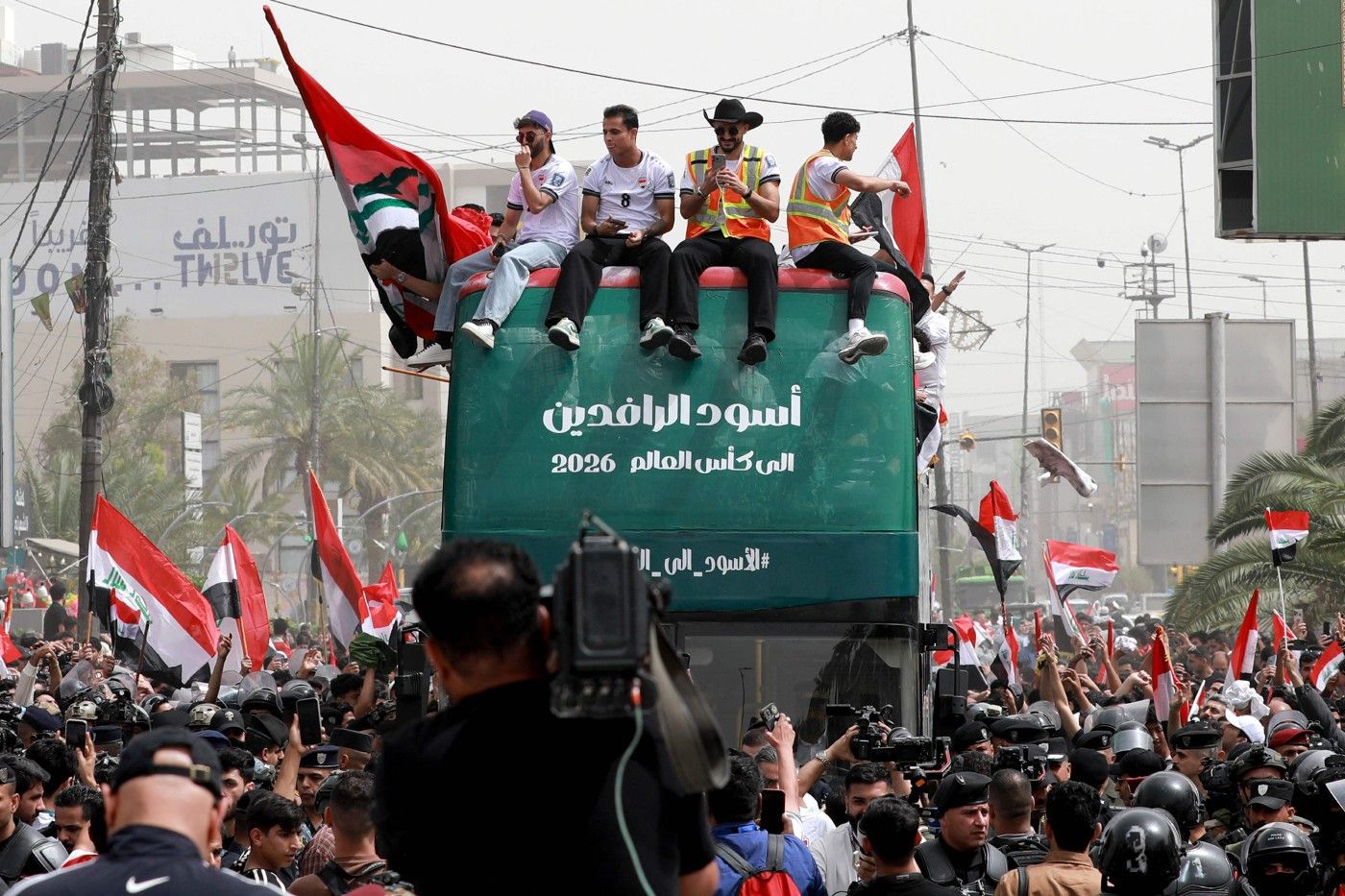 1400x933 Thousands welcome Iraq football team home after World Cup qualifier