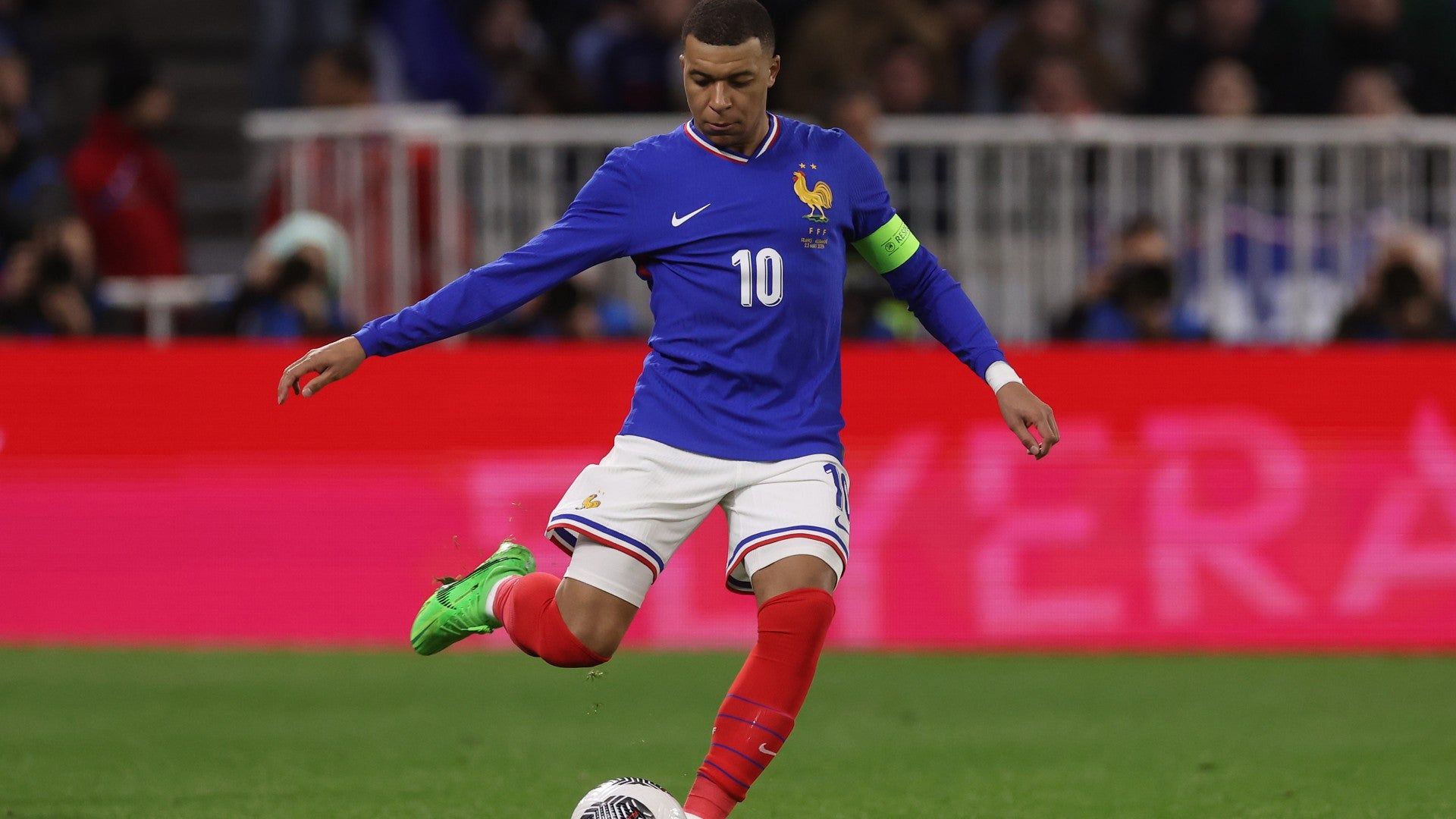 1920x1080 Sportswear giants set to battle as FFF kit supplier tender goes live