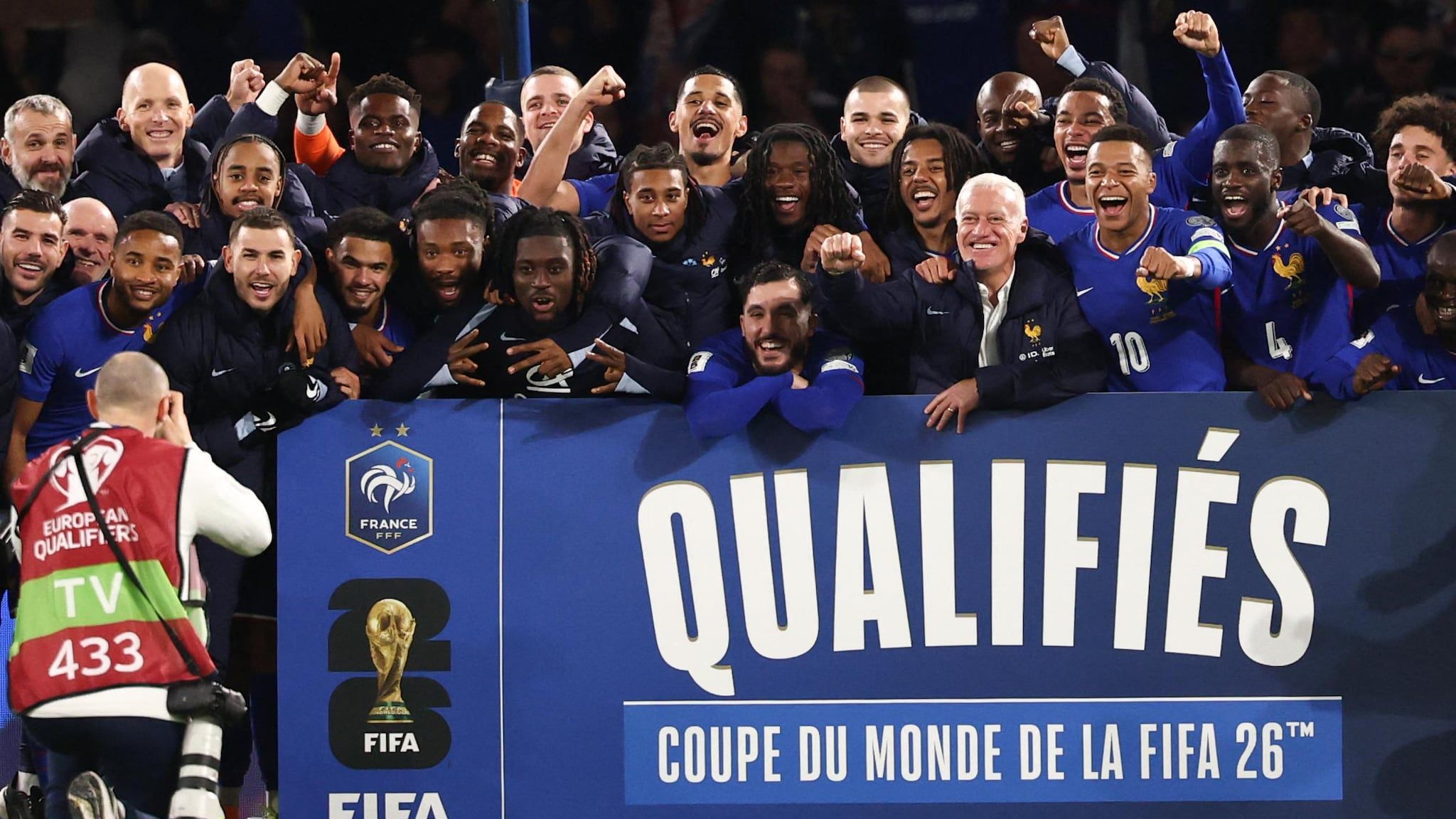 2048x1152 European Qualifiers for the 2026 World Cup highlights: France through, England stay perfect