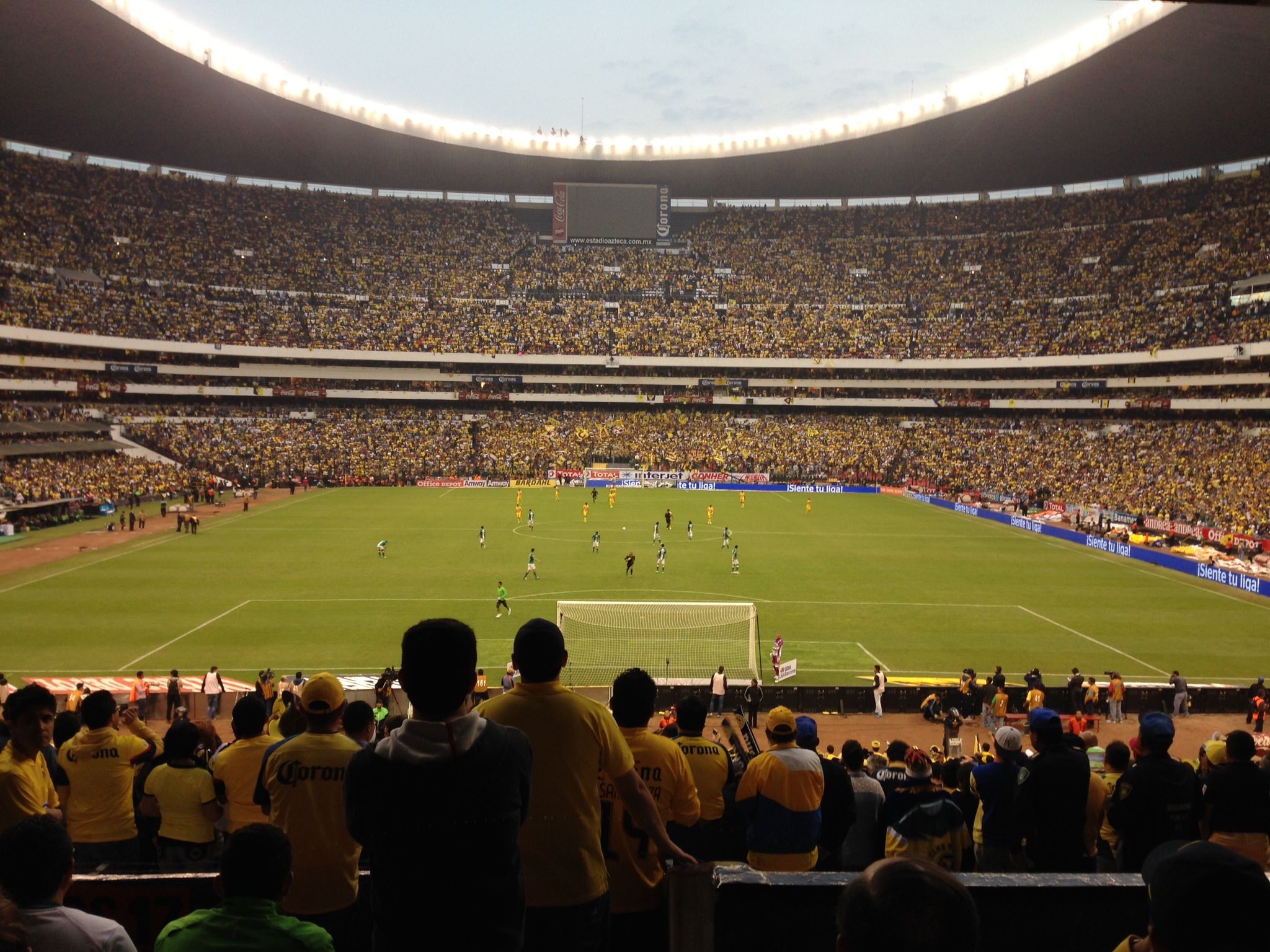 2048x1536 Soccer game at the Azteca