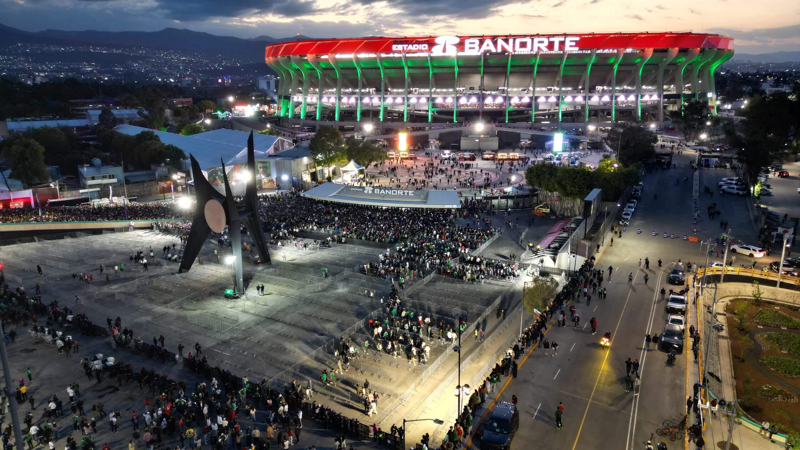 2560x1440 The revamped Azteca still has the grandeur of old. But this was a night marked by tragedy in Mexico City