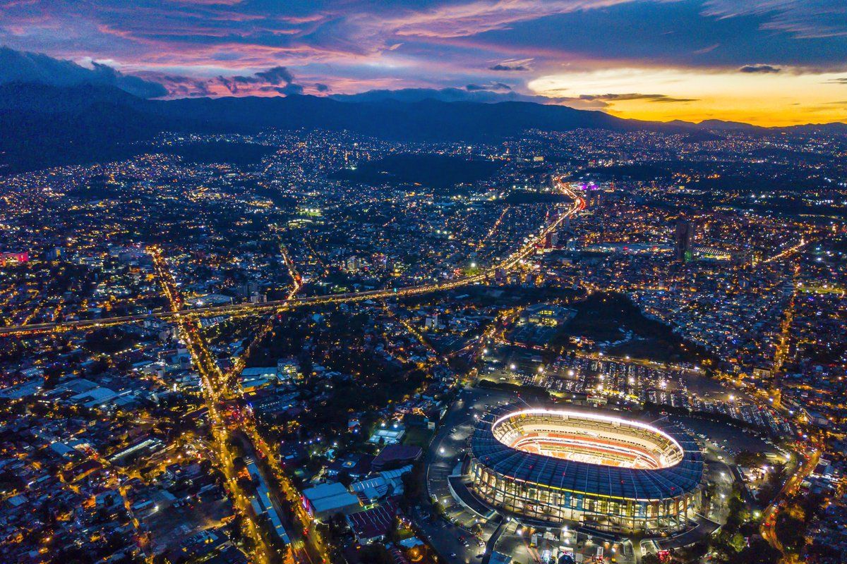 1200x800 The Estadio Azteca was on form for the first leg of the Torneo Apertura final last night