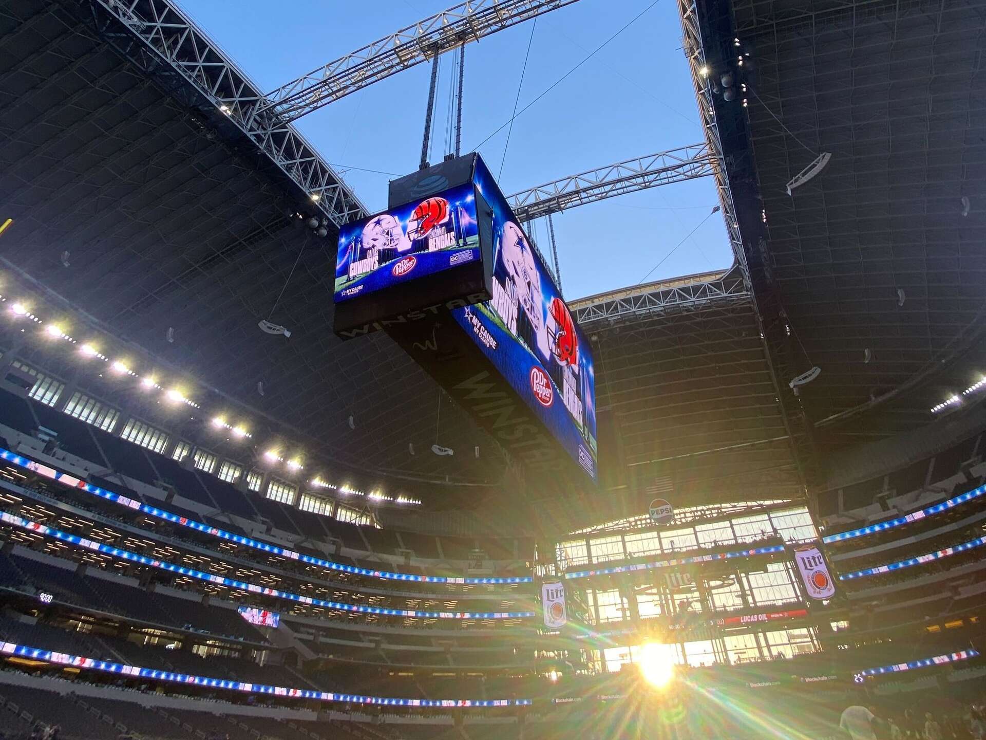1920x1440 Cowboys' latest AT&T Stadium roof opening proceeds with no issues