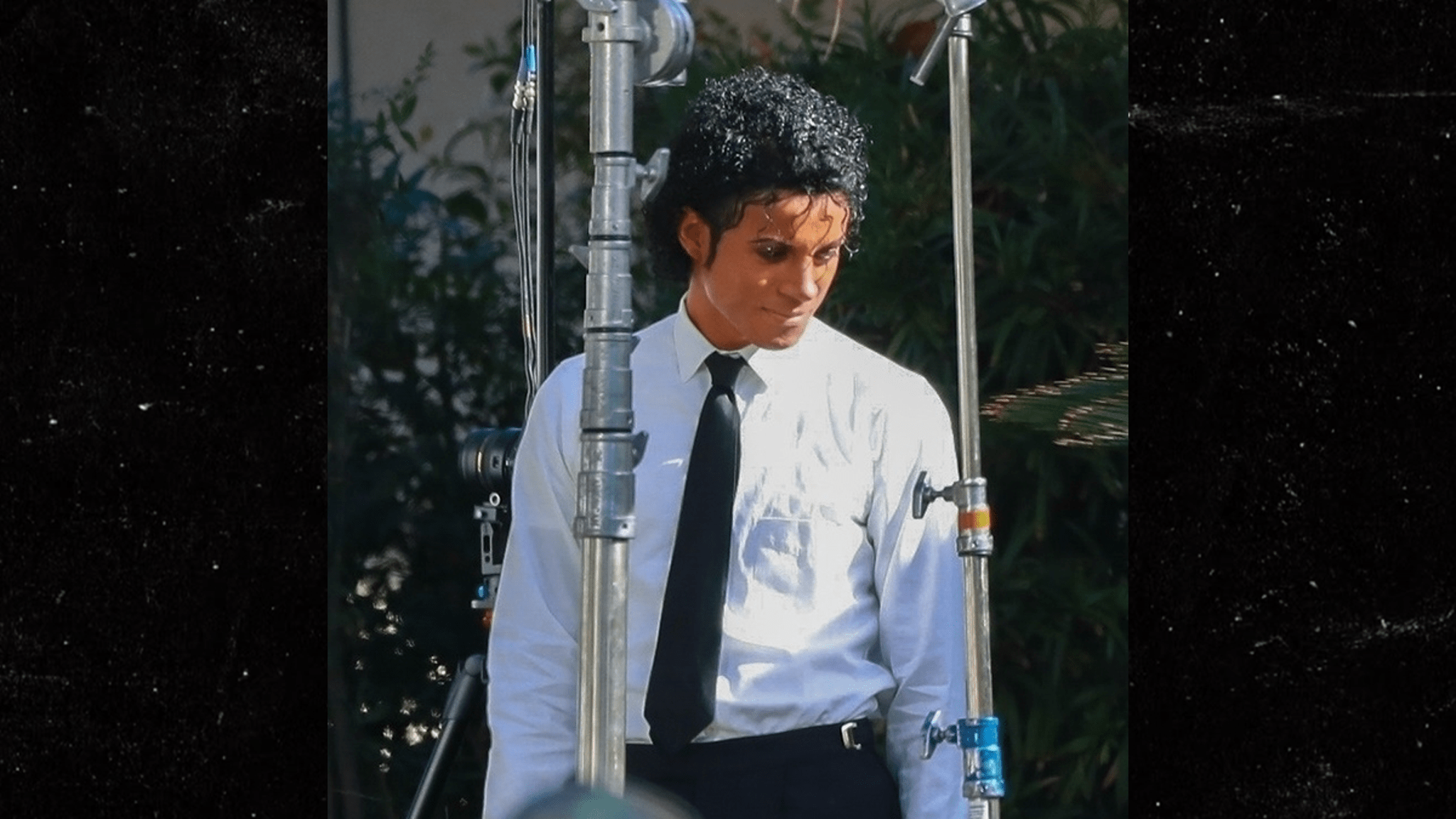 2048x1152 Michael Jackson's Nephew Jaafar In Full Costume As King of Pop On Biopic Set