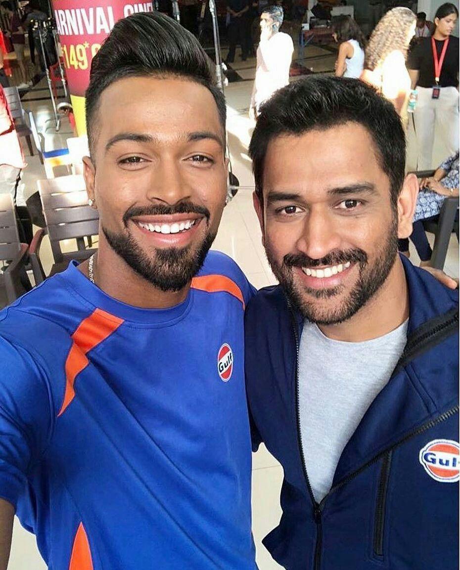 930x1153 HardikPandya and #MSDhoni click a selfie at a promotional event