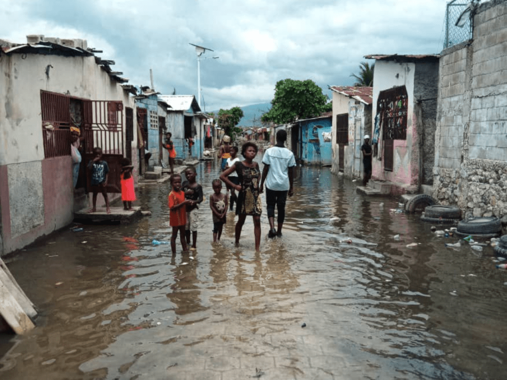1024x768 Chaos In Port Au Prince: A Doctor's Struggle To Save Lives