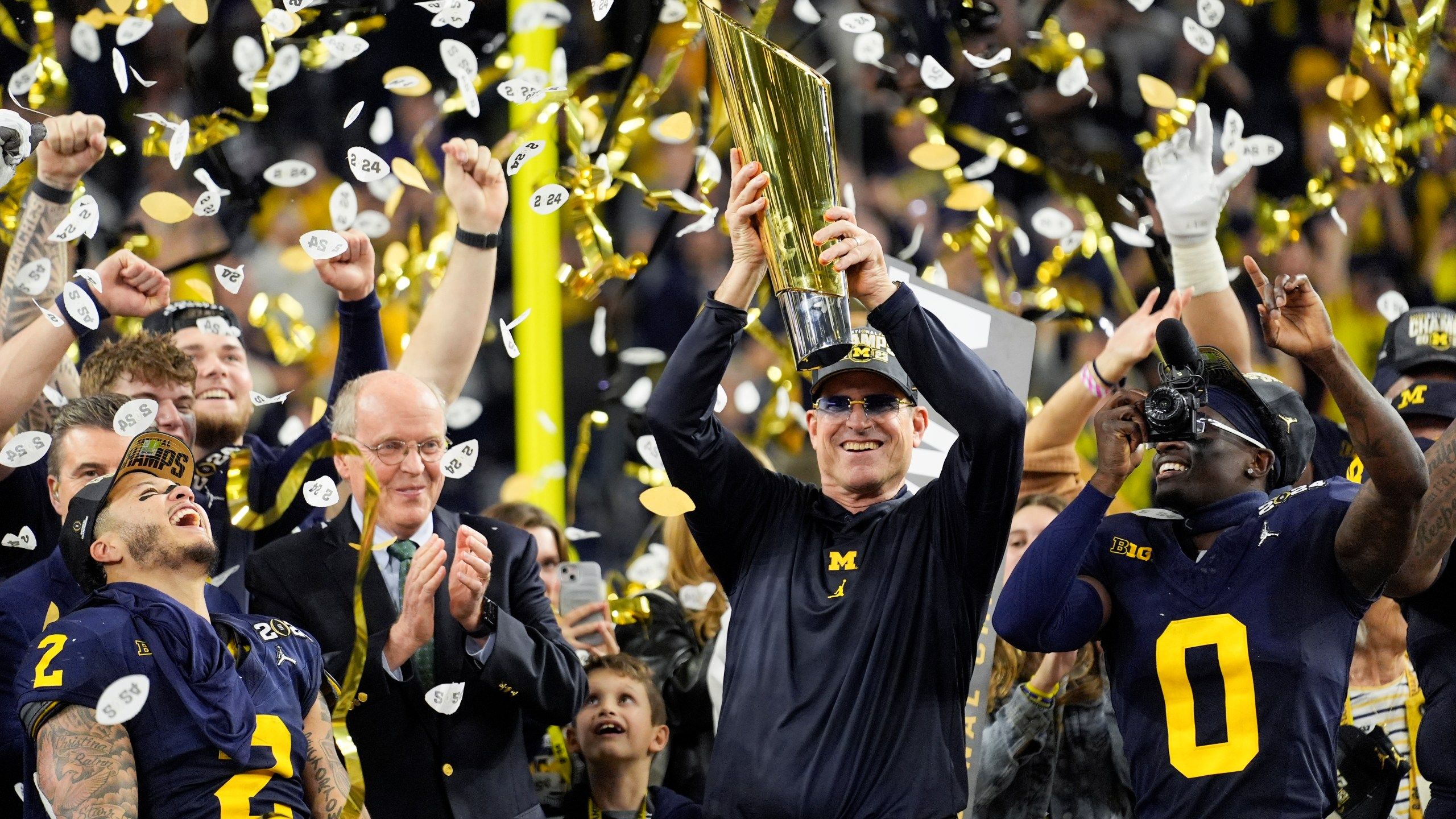 2560x1440 Harbaugh leaving U of M?