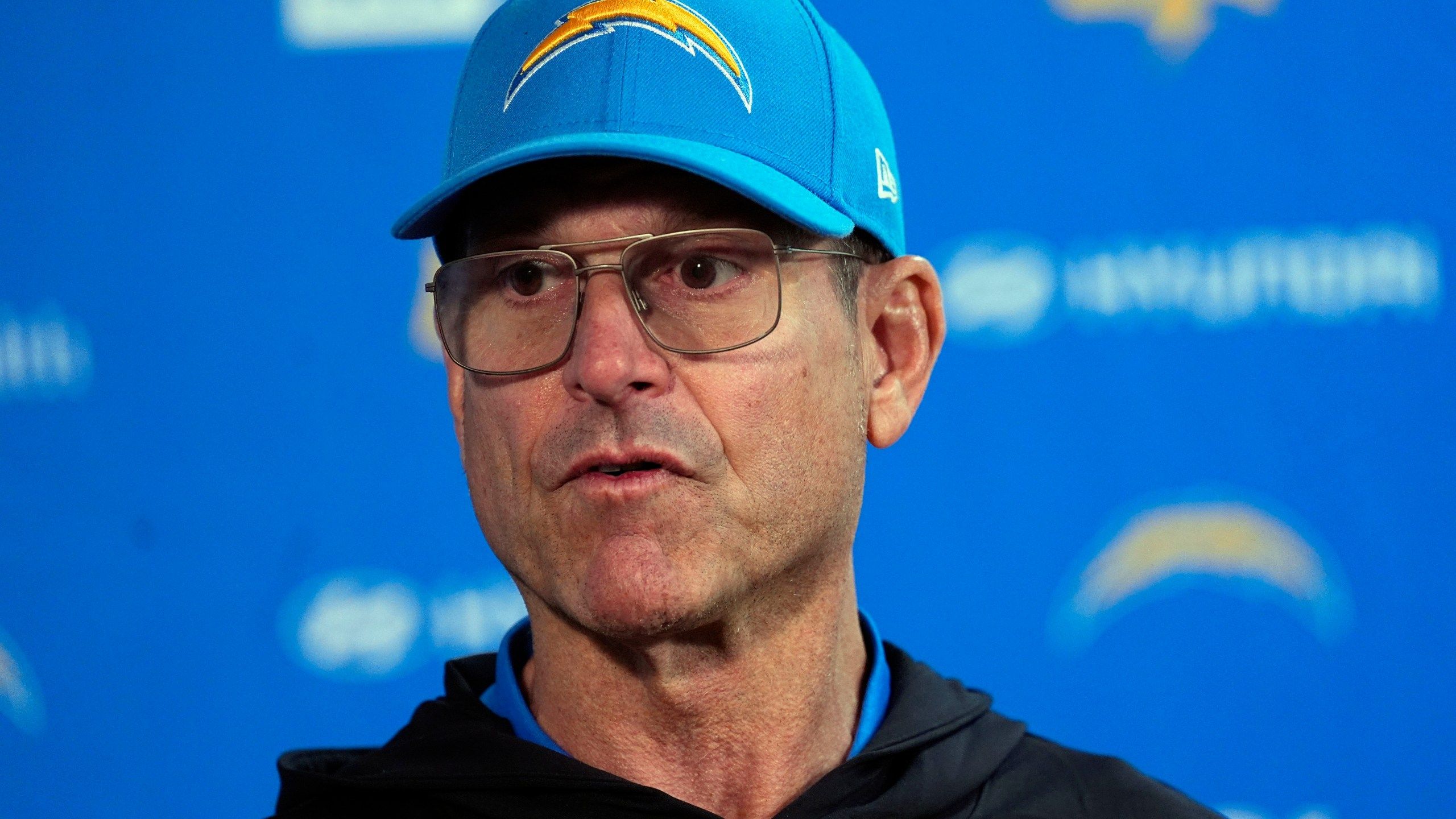 2560x1440 Chargers coach Jim Harbaugh wearing heart monitor, taking blood thinner after irregular heartbeat