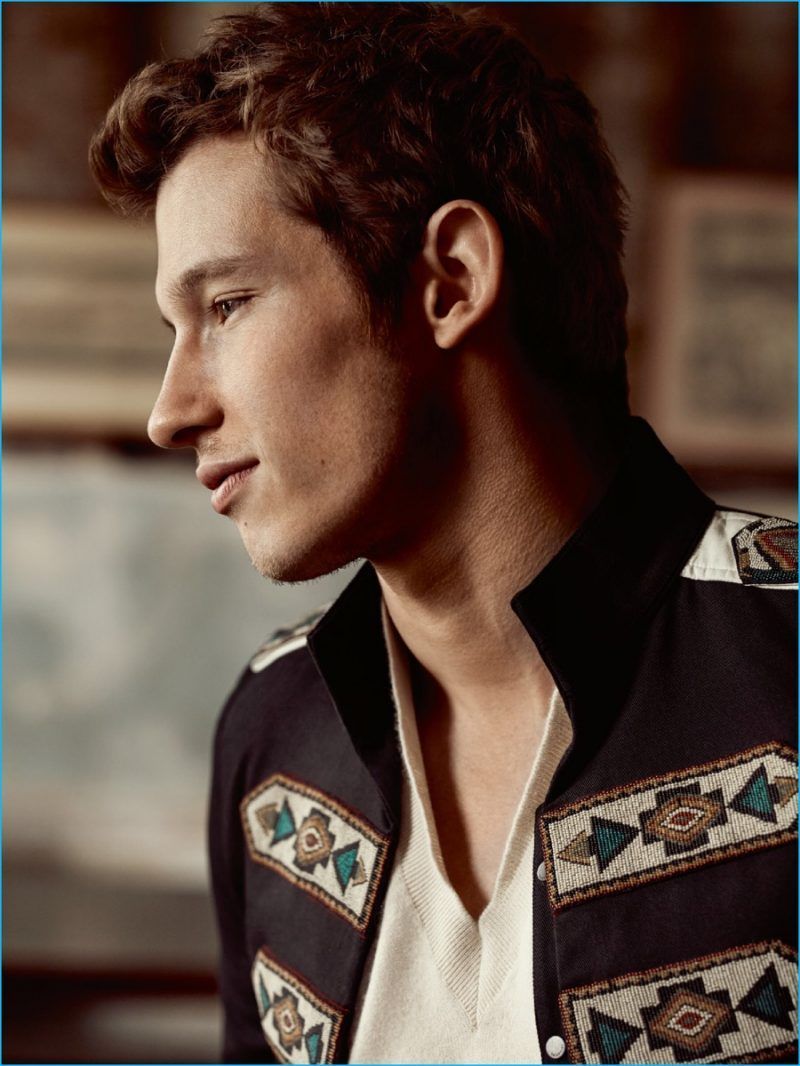 800x1066 Callum Turner Wallpaper