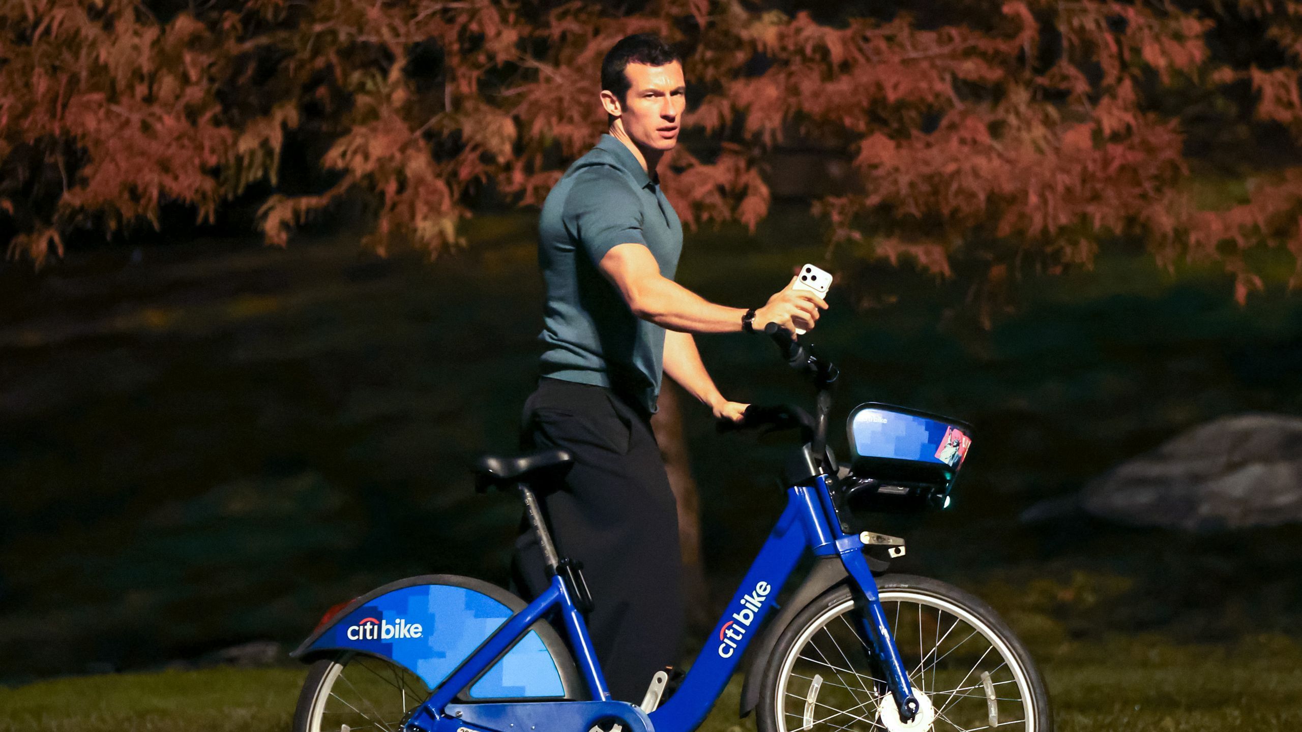 2560x1440 Like all jacked guys, Callum Turner puts his trust in the polo shirt