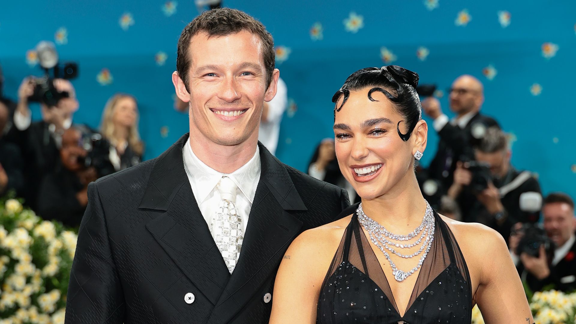 1920x1080 Dua Lipa and Callum Turner's latest passionate moment amid James Bond casting rumors