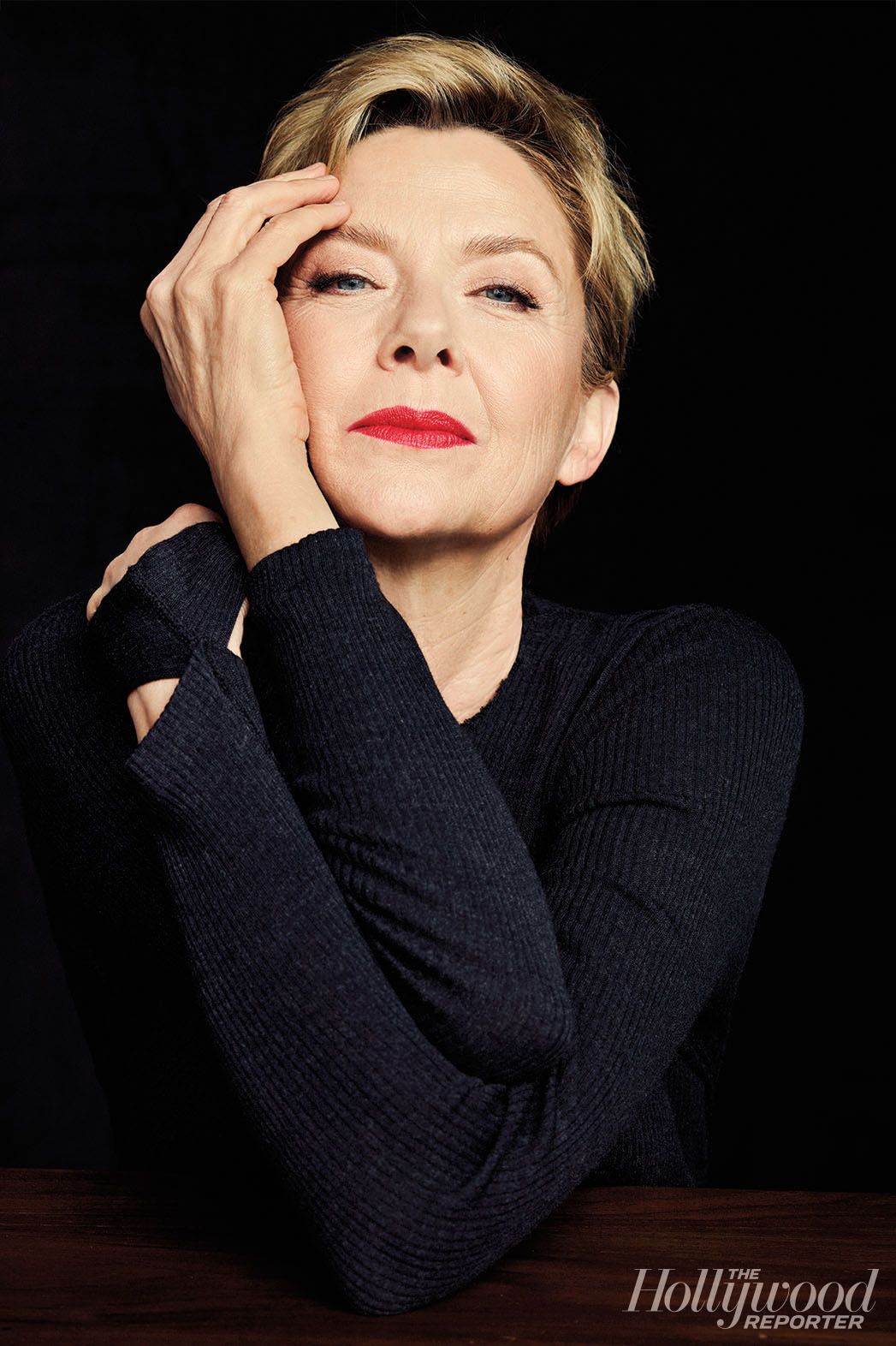 1047x1572 Annette Bening Wallpaper