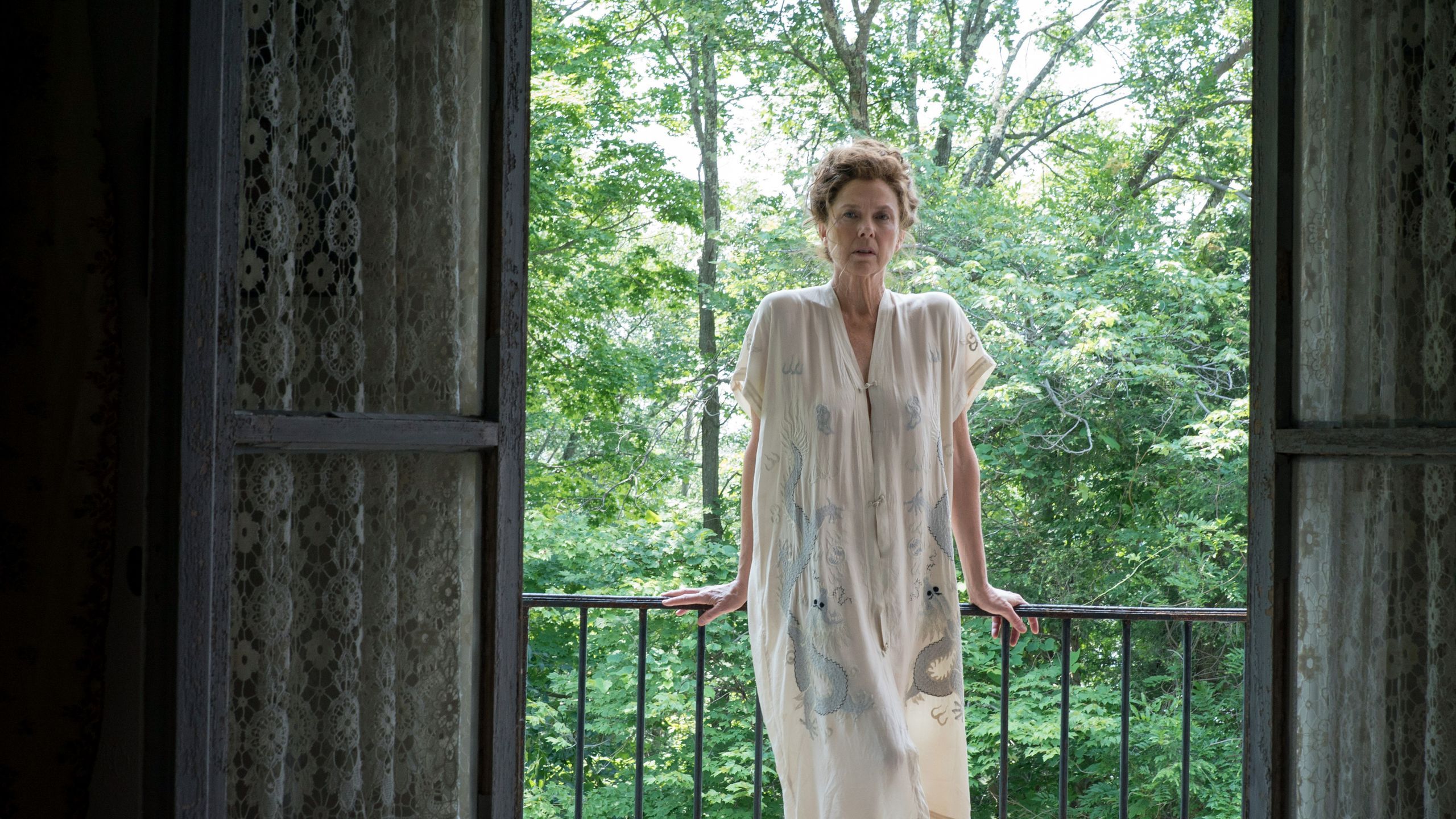 2560x1440 Annette Bening and Production Designer Jane Musky Take Us Behind the Scenes of The Seagull Set