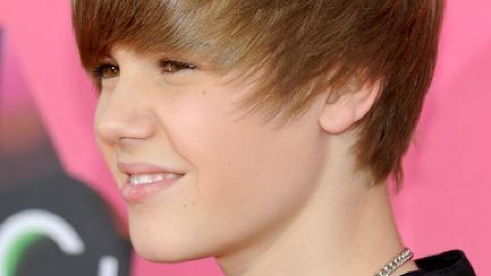 1600x900 Stars rock with locks: Justin Bieber is the latest hottie to set a hair trend