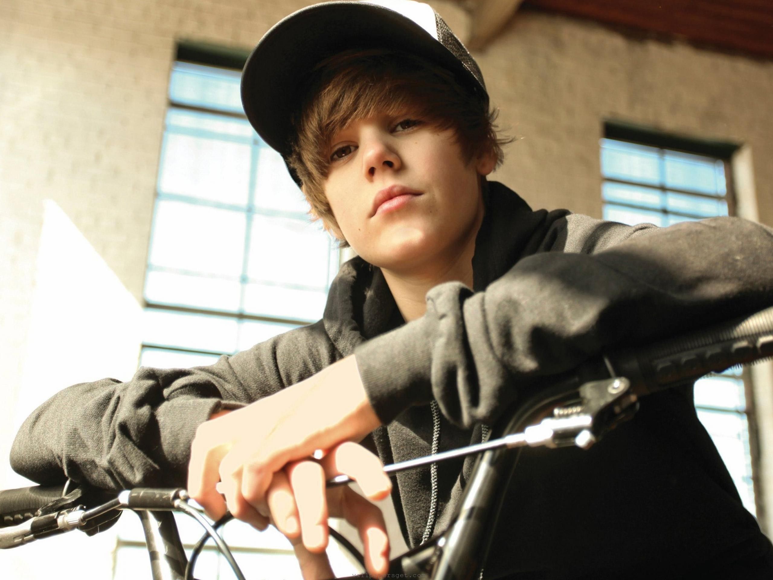 2560x1920 Justin Bieber Wallpaper and Background