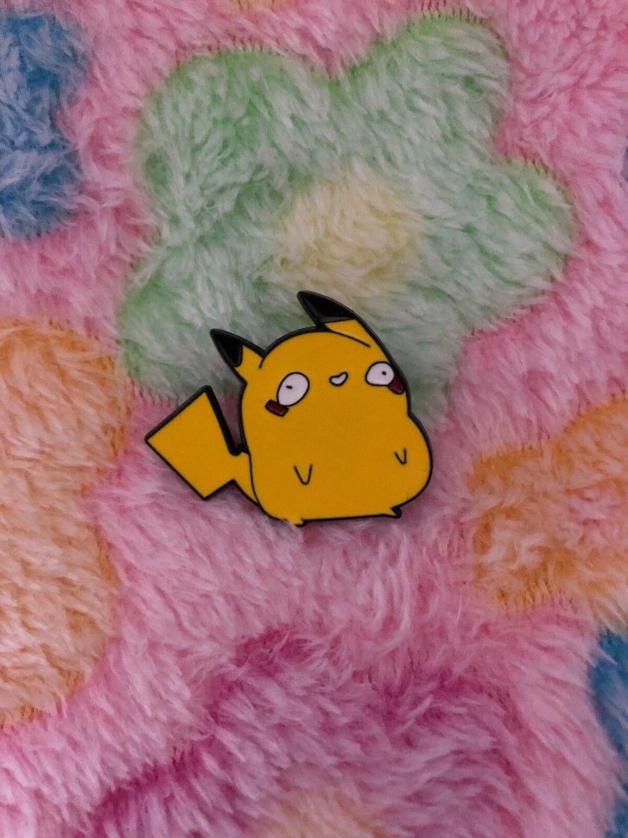 900x1200 POKEMON Nintendo Pocket Monsters Funny Derpy Pikachu Enamel Badge Pin New