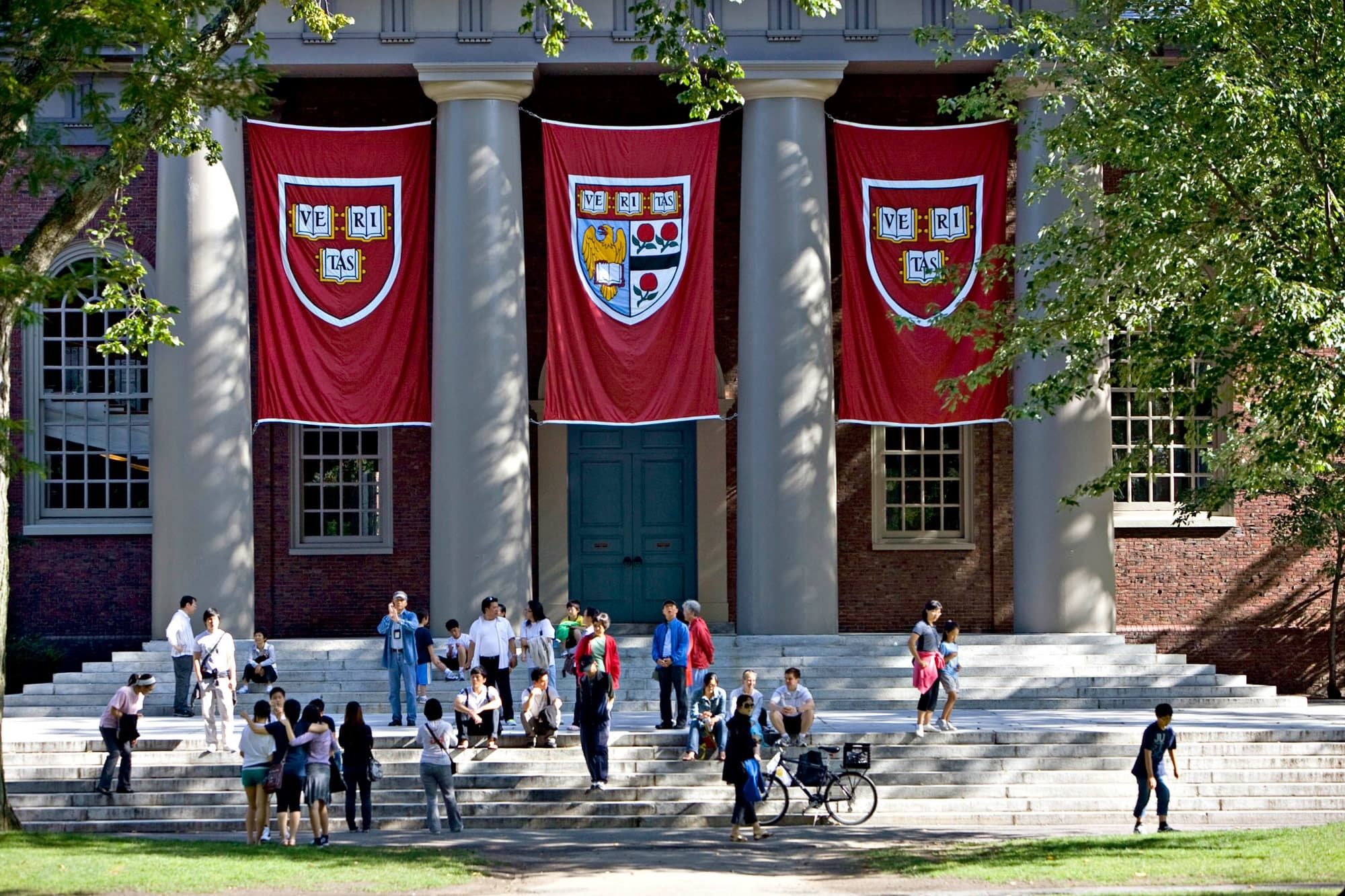 2000x1333 Harvard University Wallpaper