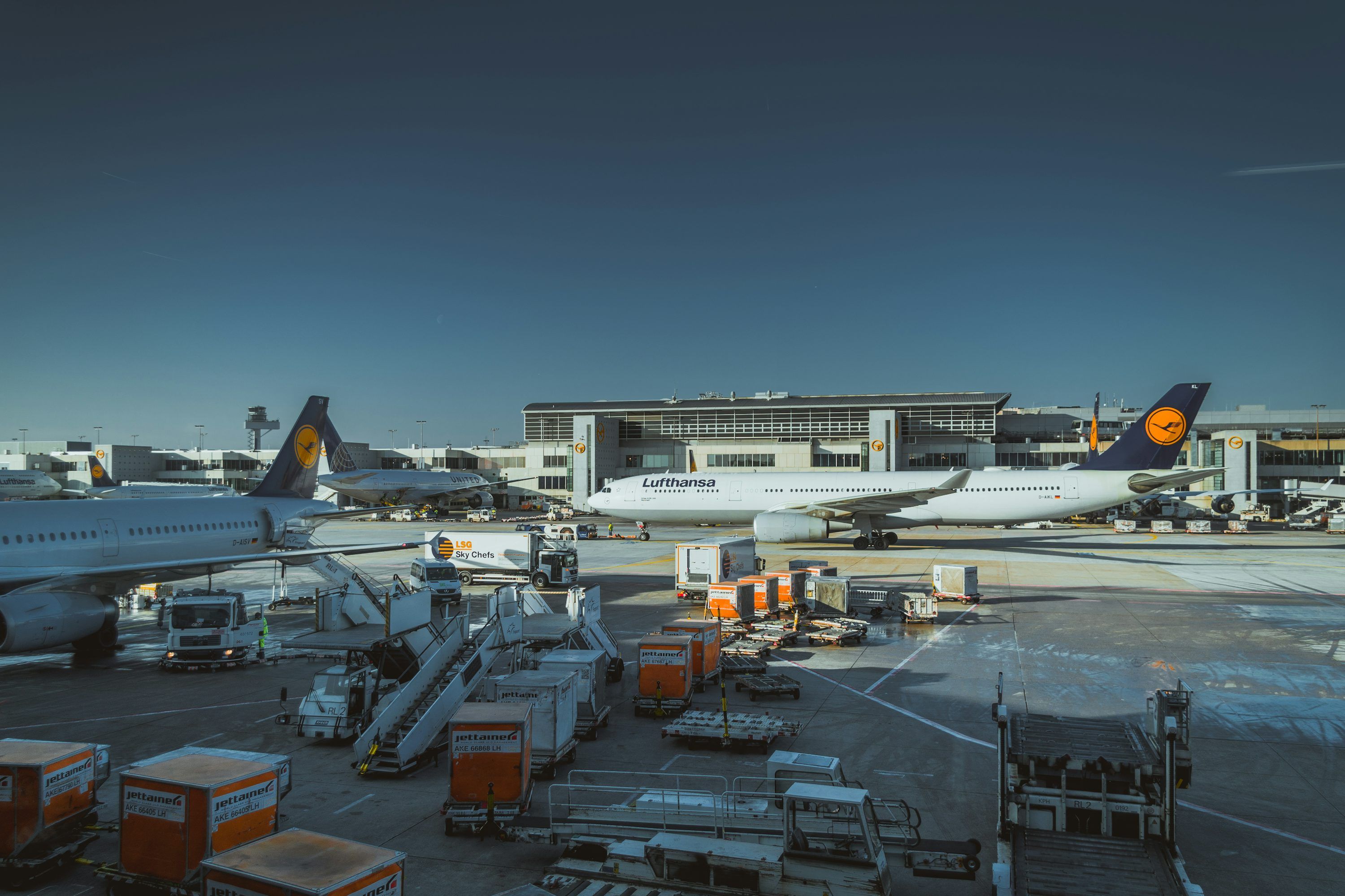 3000x2000 Frankfurt Airport Picture. Download Free Image