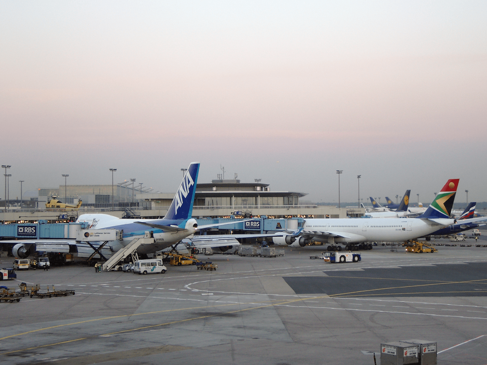 1600x1200 Viewing Terrace at Frankfurt Airport when it was still open