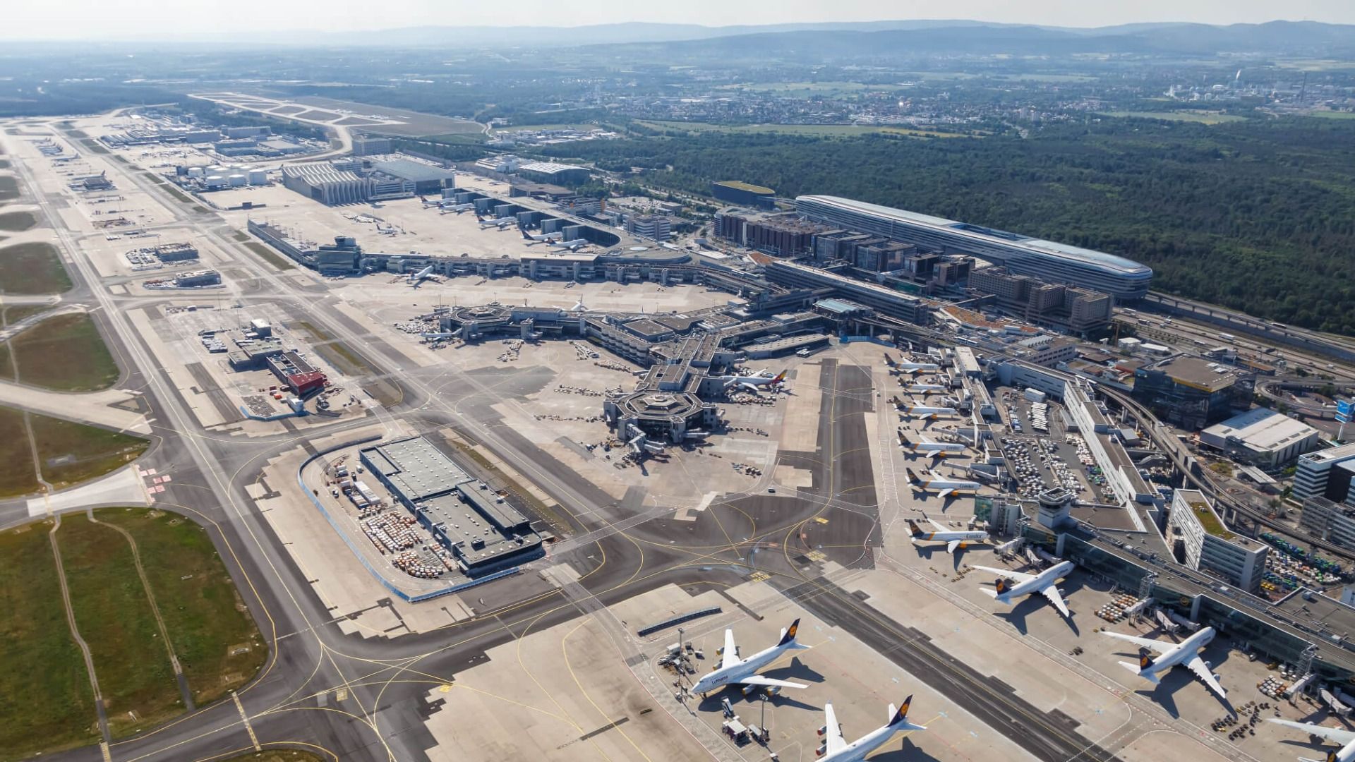 1920x1080 Frankfurt Airport Reduces Its Carbon Target
