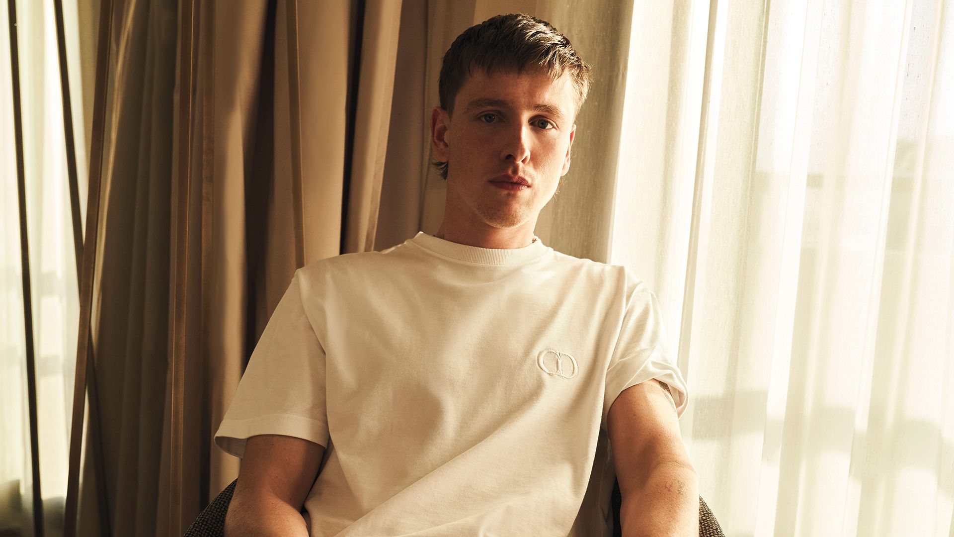 1920x1080 Triangle of Sadness' Star Harris Dickinson Ready for Breakout Role