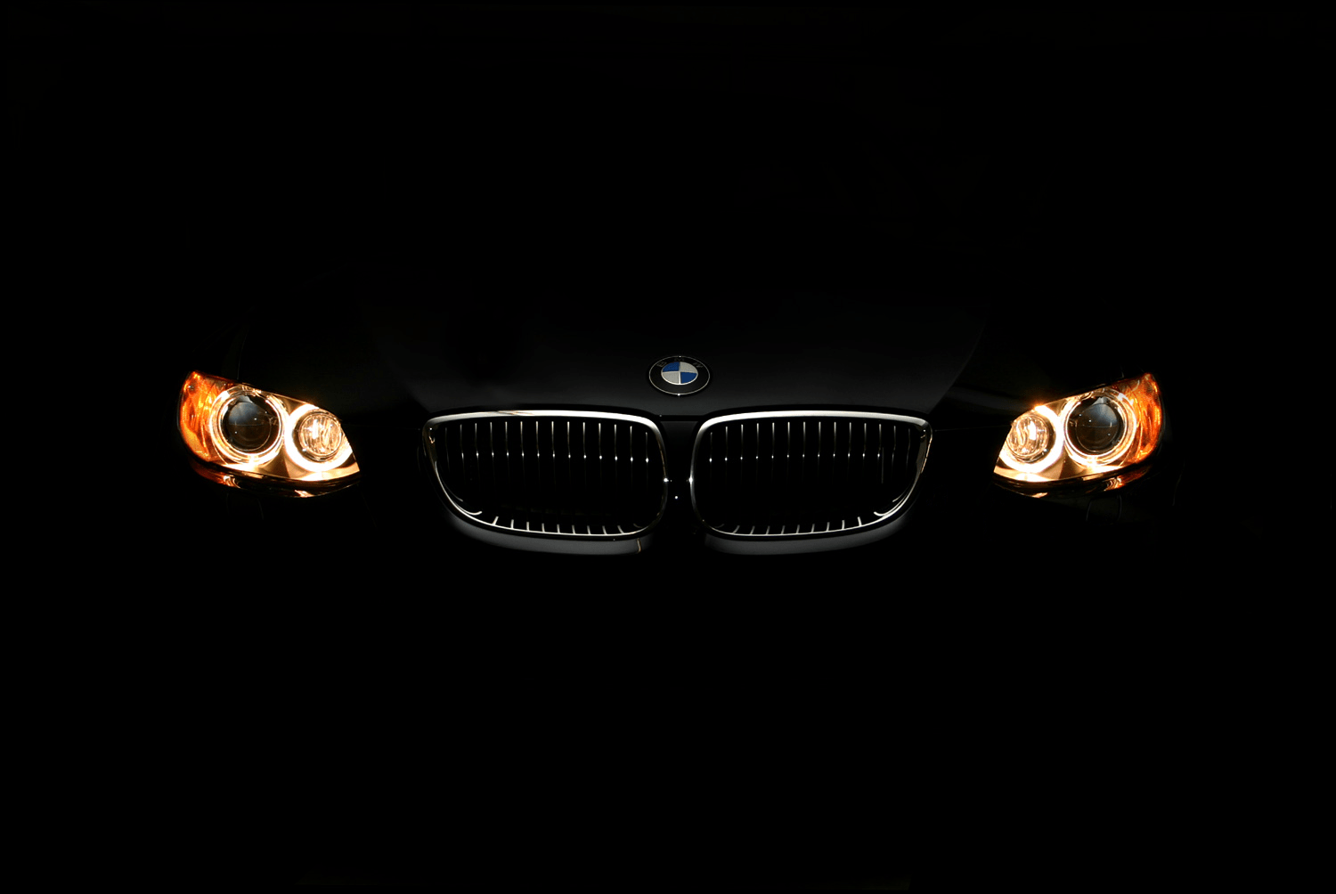 1500x1004 Stunning BMW HD Wallpaper: Elegance in the Darkx1004