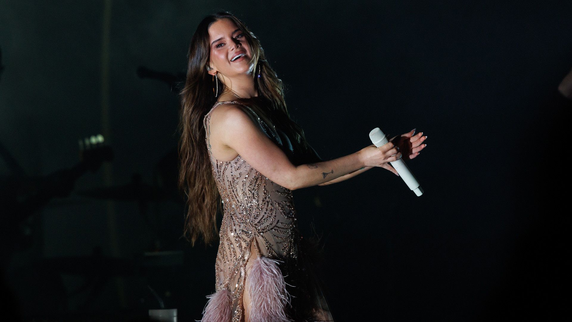 1920x1080 People Still Show Up: Maren Morris Remains Authentic