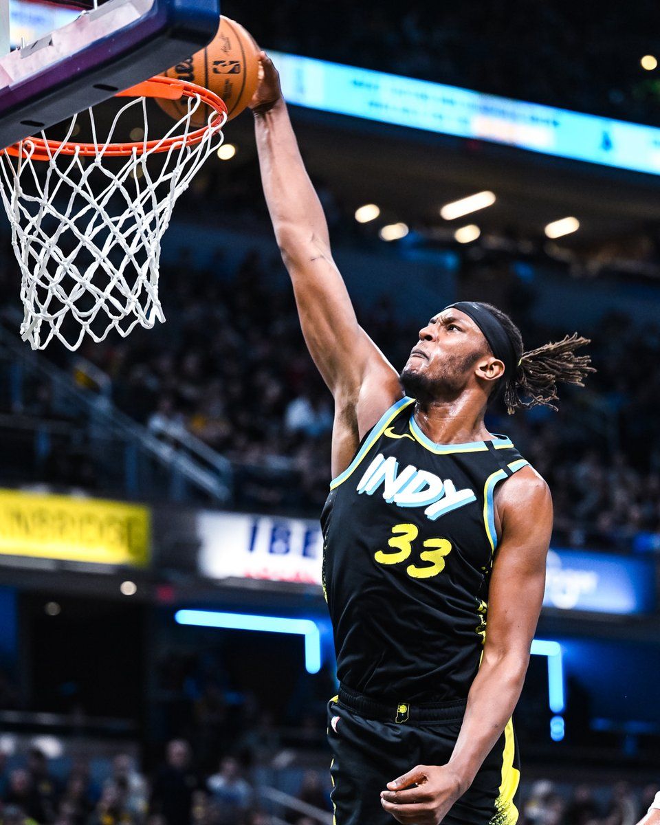 960x1200 Myles Turner with 15 of his 22 points in the third
