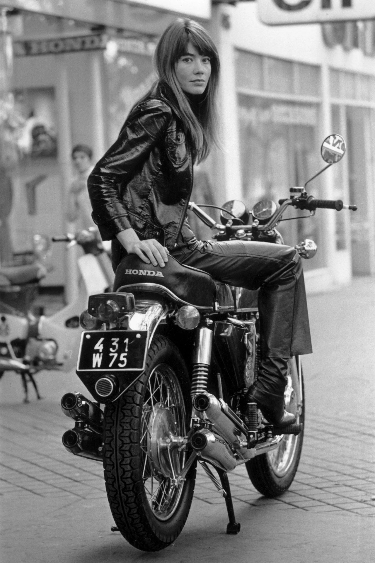 1280x1920 Françoise Hardy's iconic 1960s style