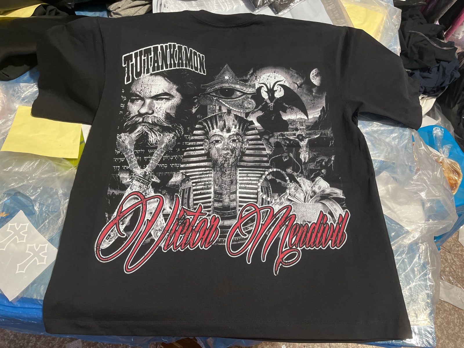 1600x1200 VICTOR MENDIVIL ORULA TEE