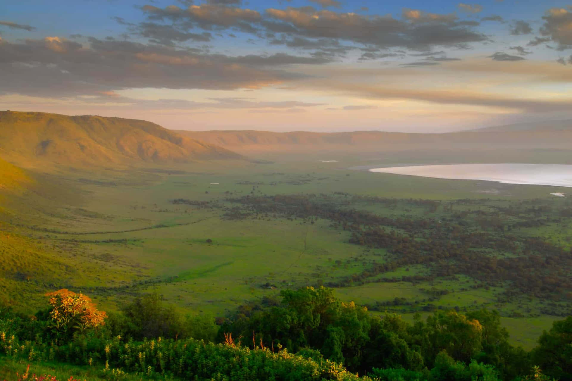 1920x1280 Download Beautiful Scenery Of Northern Tanzania Ngorongoro Crater Wallpaper