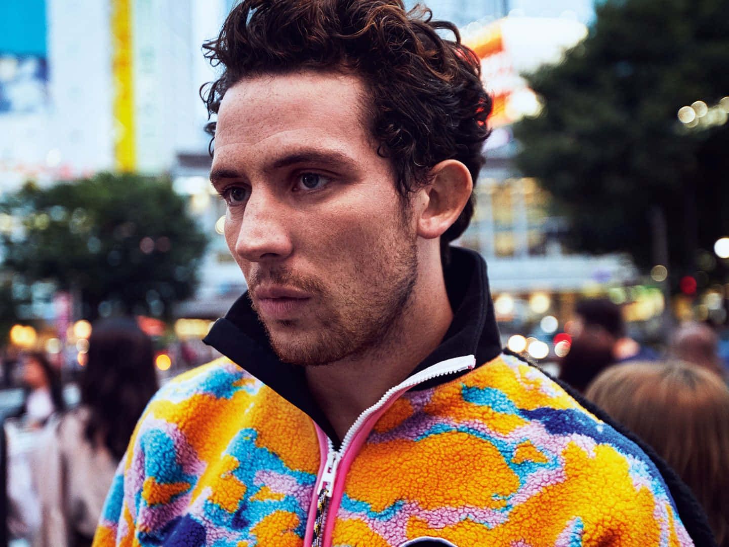 1440x1080 Download Josh O'Connor Wearing The Loewe Fleece Wallpaper