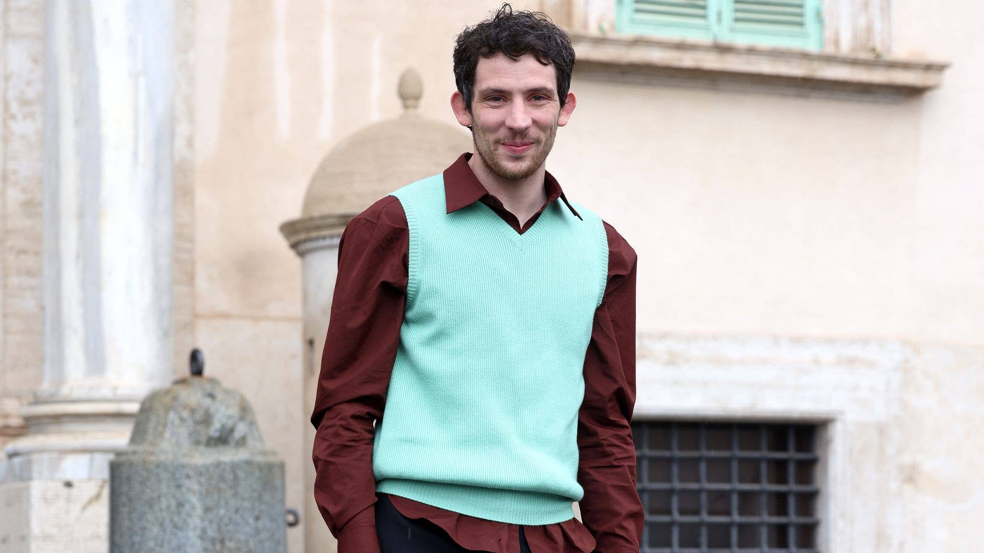 1920x1080 Josh O'Connor taps into the charm trend internet reacts