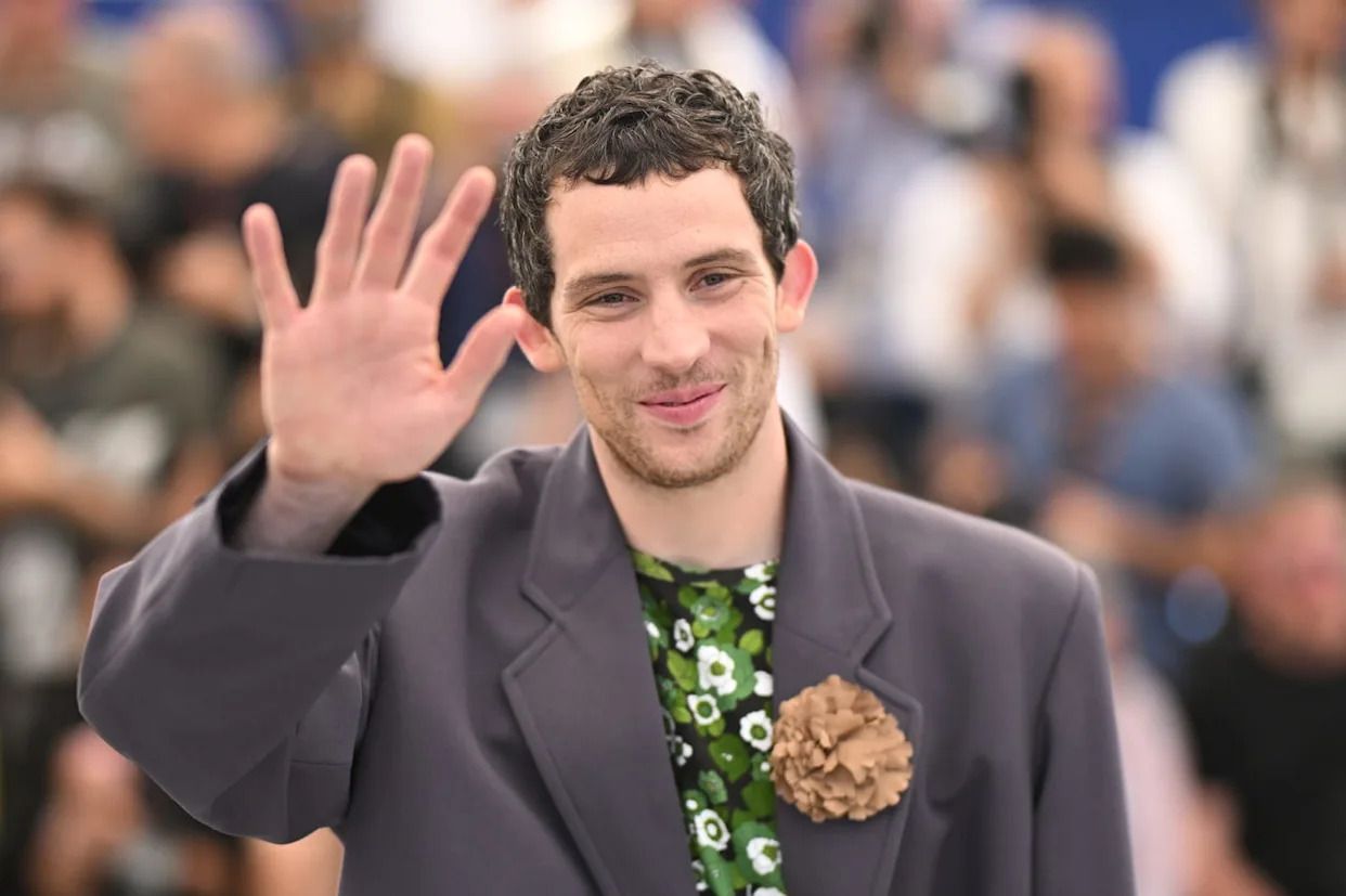 1242x827 Josh O'Connor's Complete Dating History Is, Naturally, Very Cute