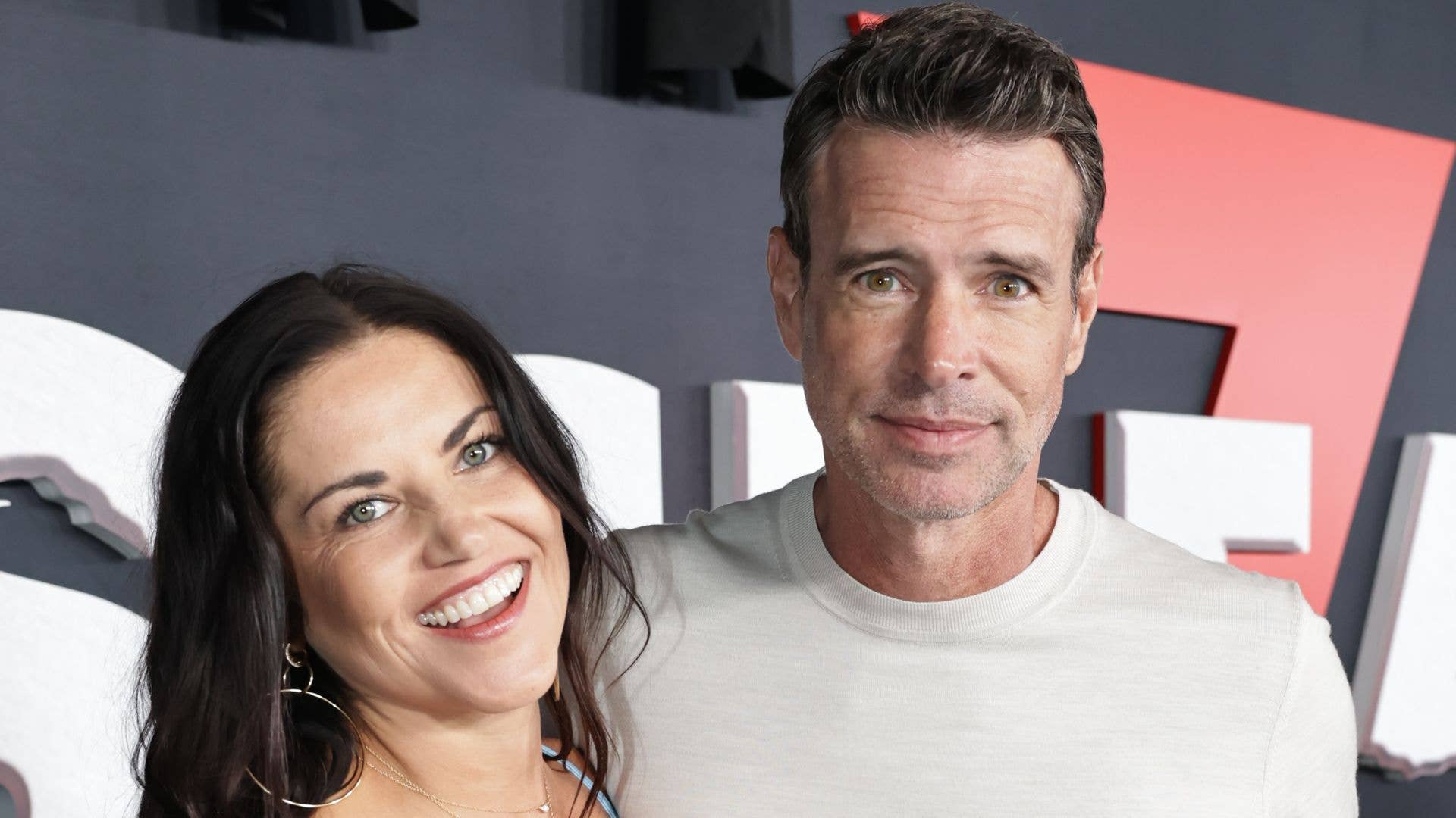 1920x1080 Scott Foley Reunites With Bikini Clad Wife After 3 Week Separation