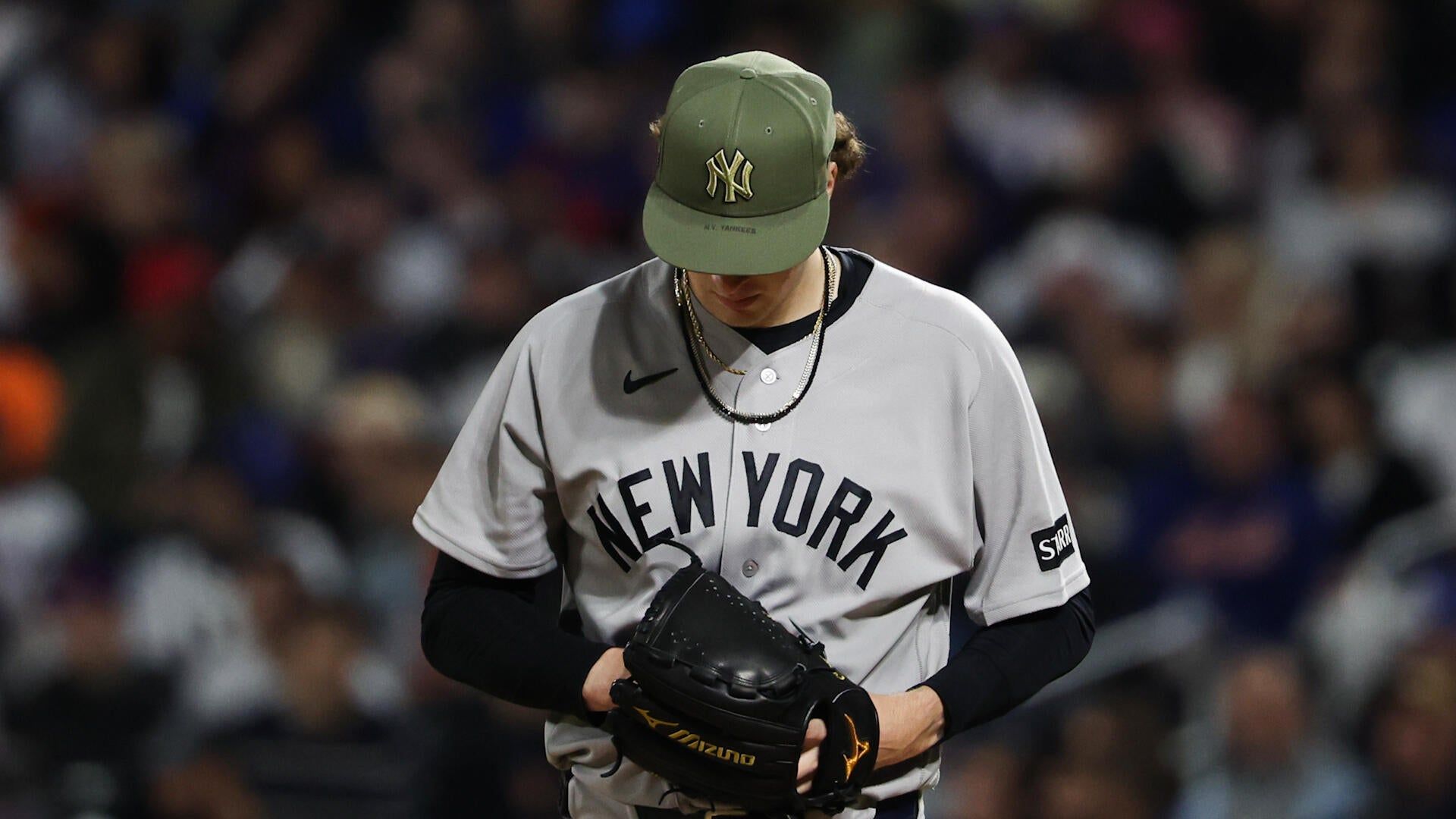 1920x1080 Mets' Clay Holmes breaks leg on 111 mph line drive in loss to Yankees