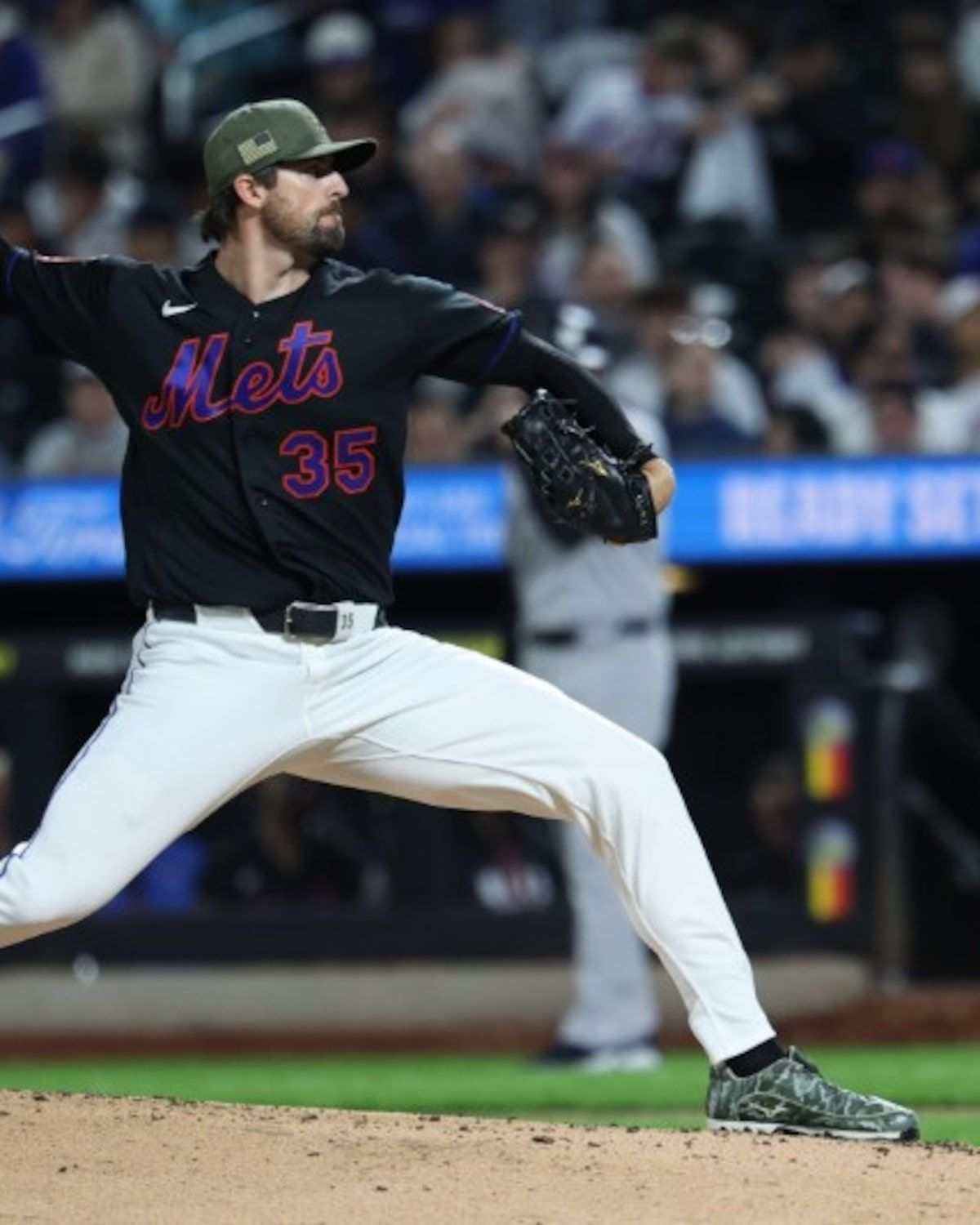 1200x1500 Mets RHP Clay Holmes (fractured fibula) out 'a long time'