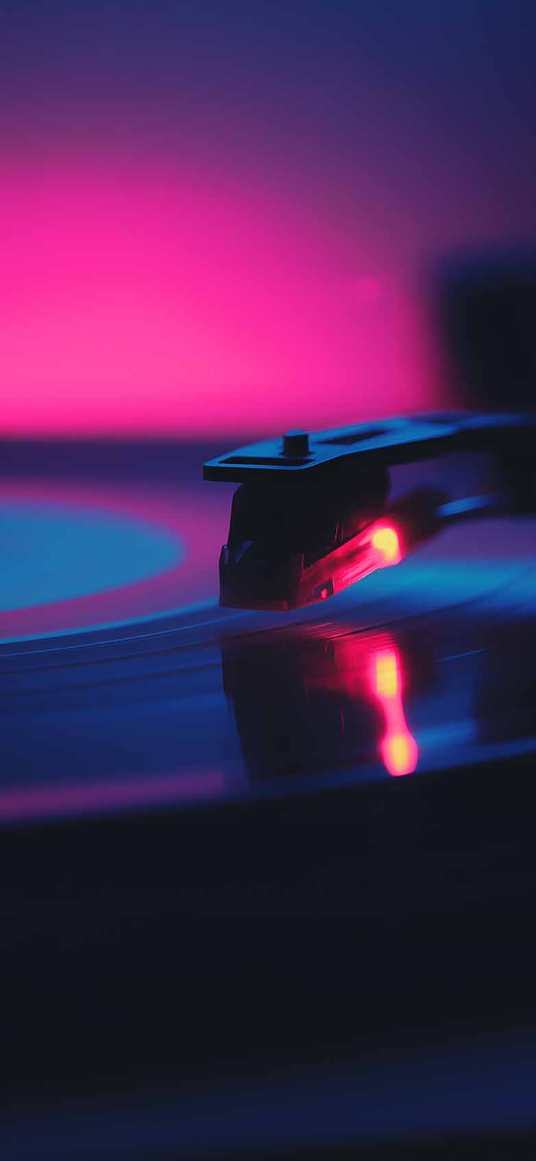 782x1692 Lofi Aesthetic Record Player Neon Pink Wallpaper