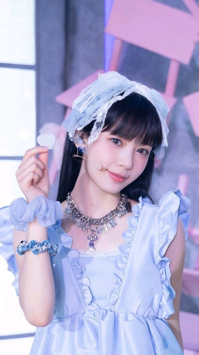 686x1220 moka illit wallpaper