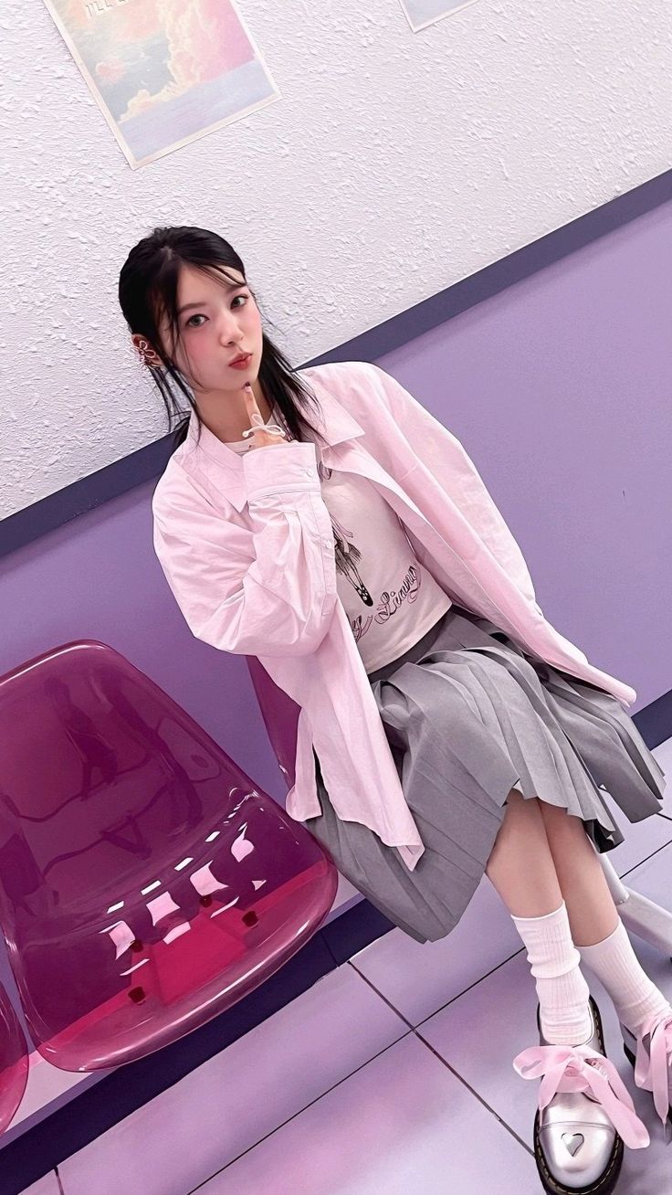 736x1308 illit moka wallpaper