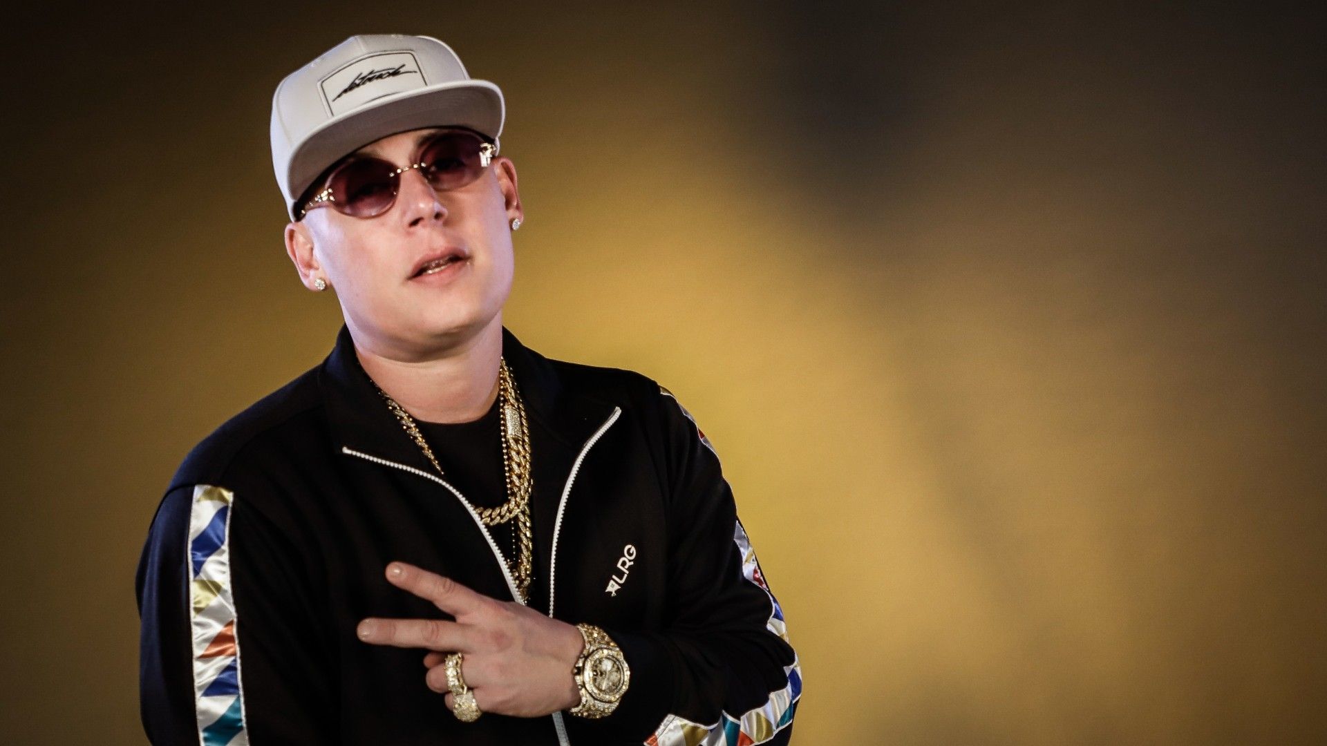 1920x1080 Cosculluela se convierte en papá por cuarta vez. Mira la foto del bebé