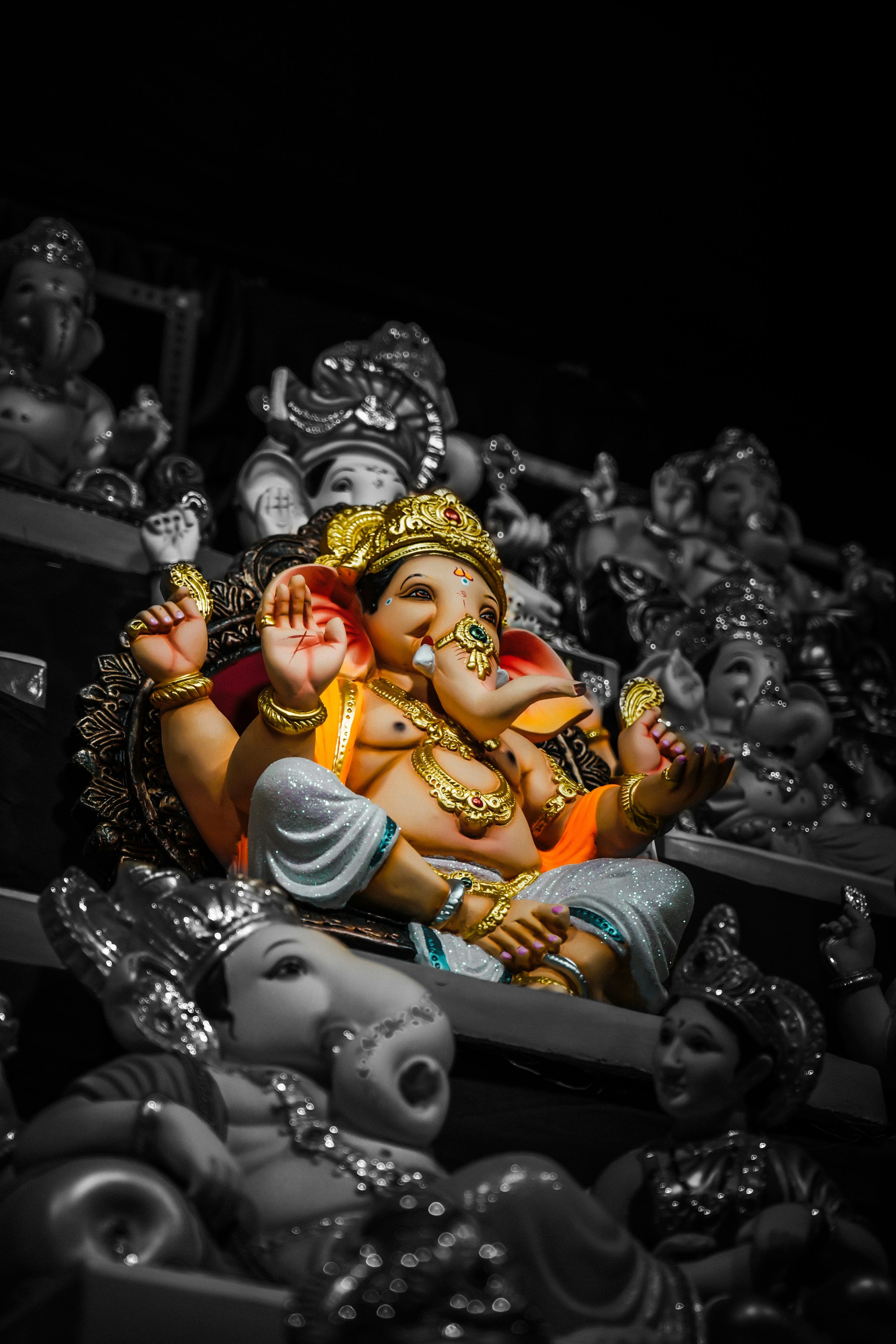3000x4500 A statue of a hindu god in a black and white photo photo