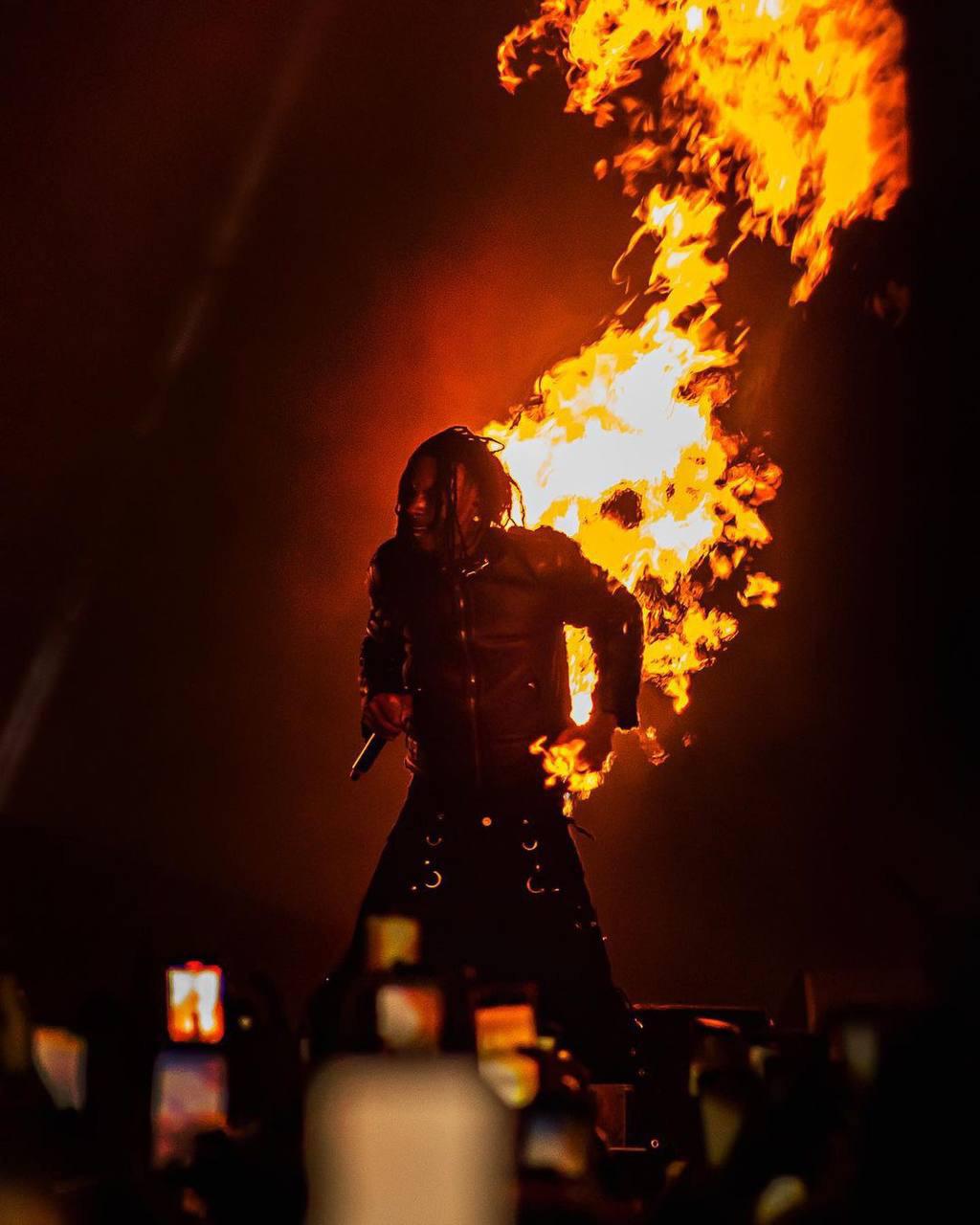 1024x1280 Carti in a concert yesterday, one of the hardest pics of him oat
