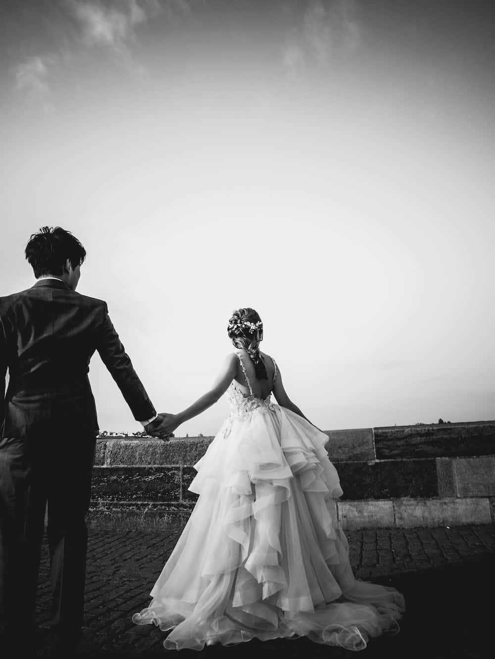 1000x1332 Download Elegant Black and White Wedding Wallpaper