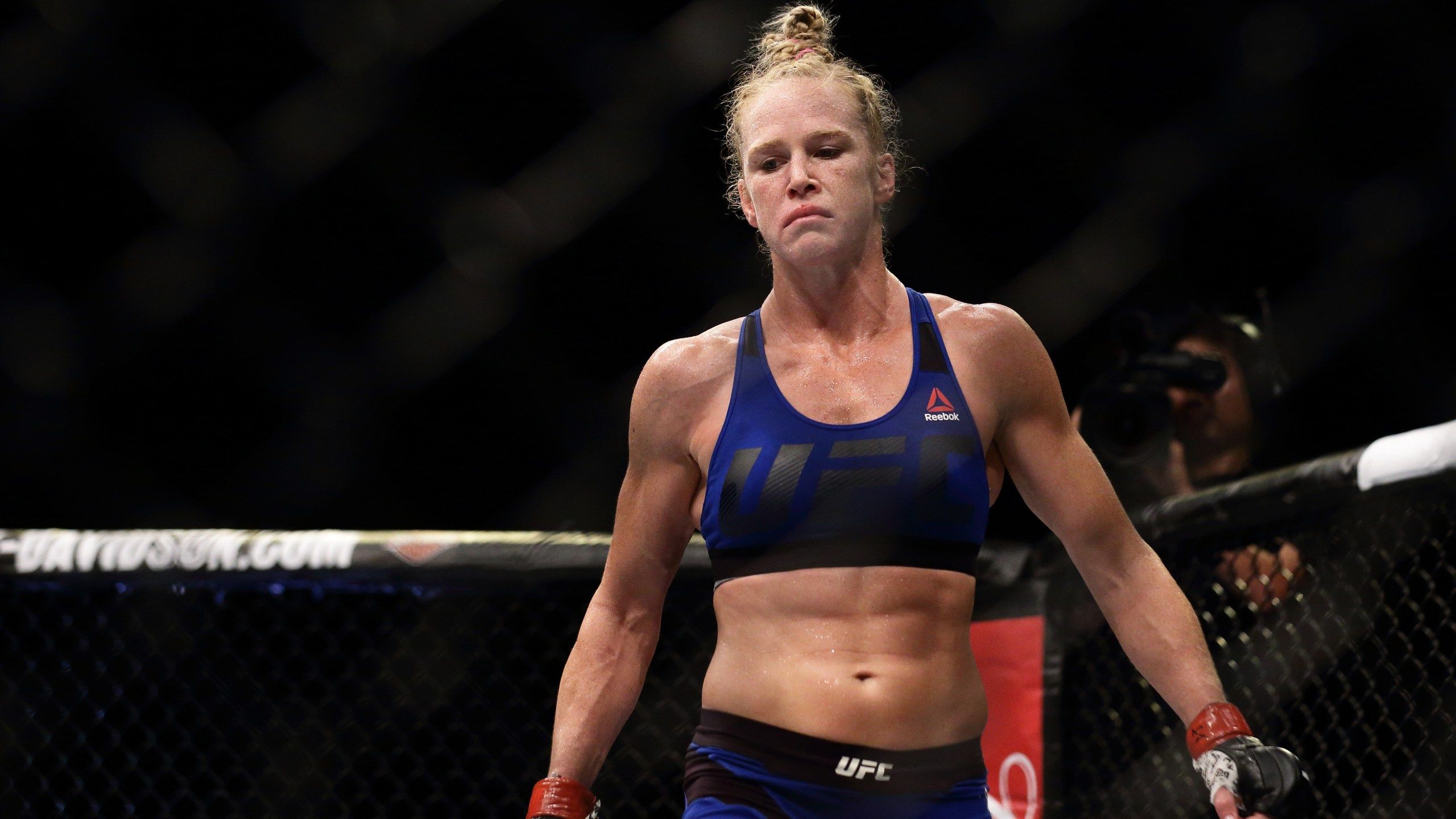 2560x1440 Holy Holm to fight on March 25