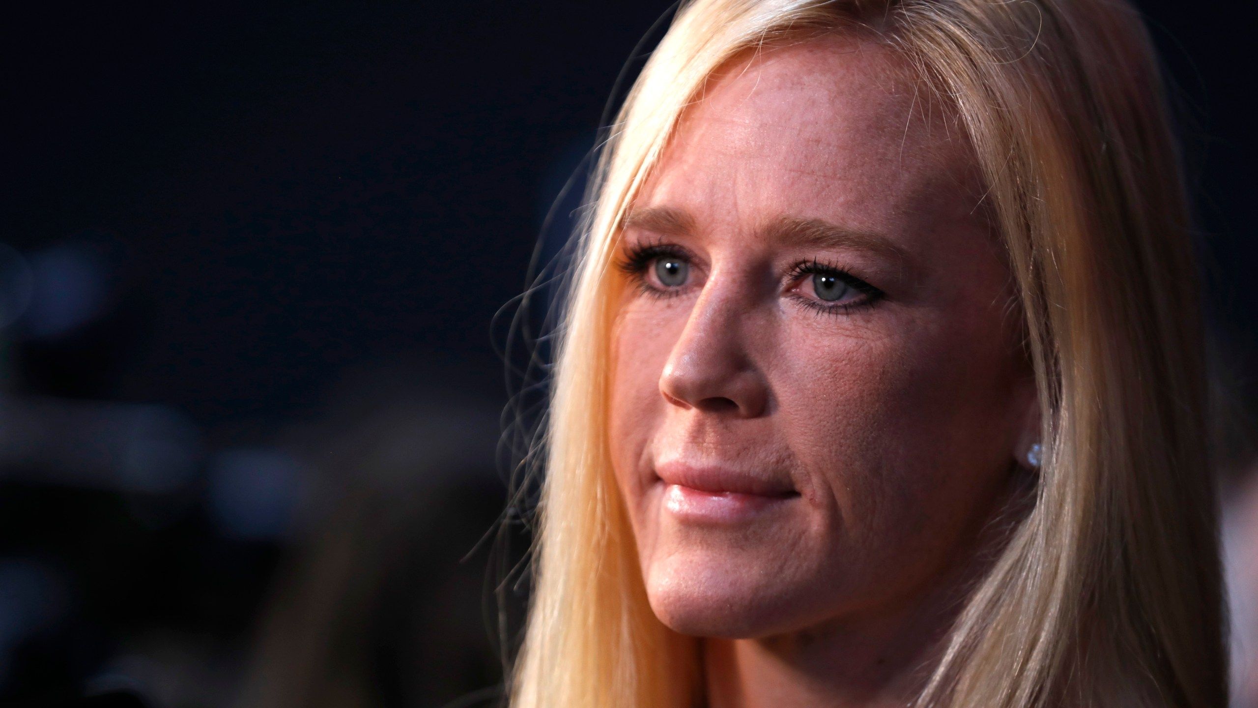 2560x1440 Holly Holm loses to Mayra Bueno Silva