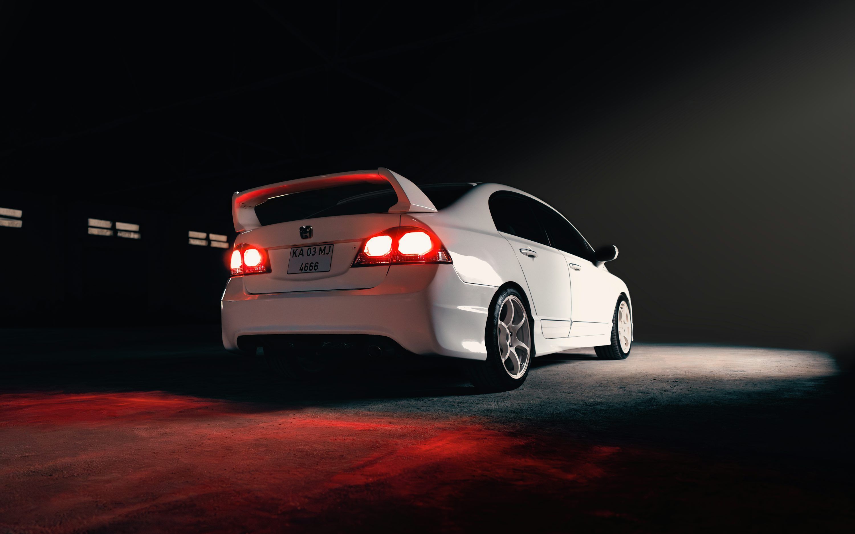 3000x1875 A white honda civic is speeding away. photo