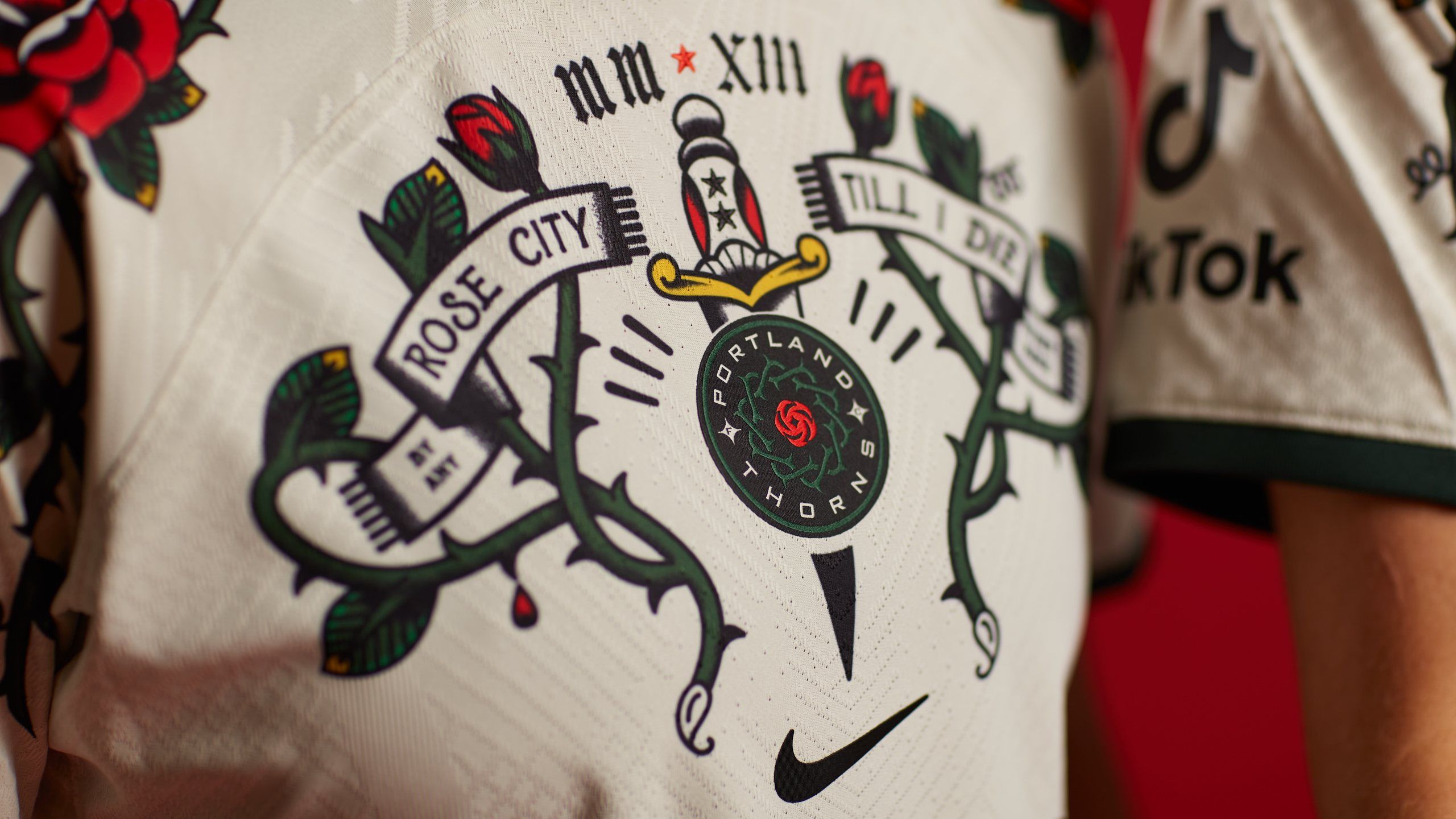 2560x1440 Portland Thorns' new kits are loaded with team and city symbols
